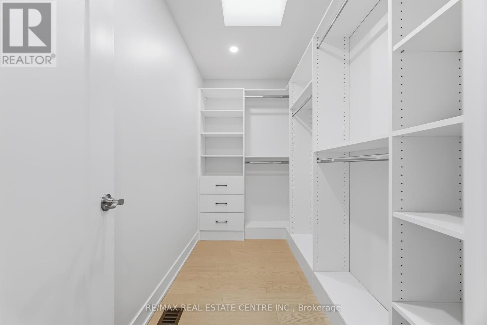 11 Bentley Drive, Toronto, Ontario  M8Z 3L9 - Photo 28 - W12931072