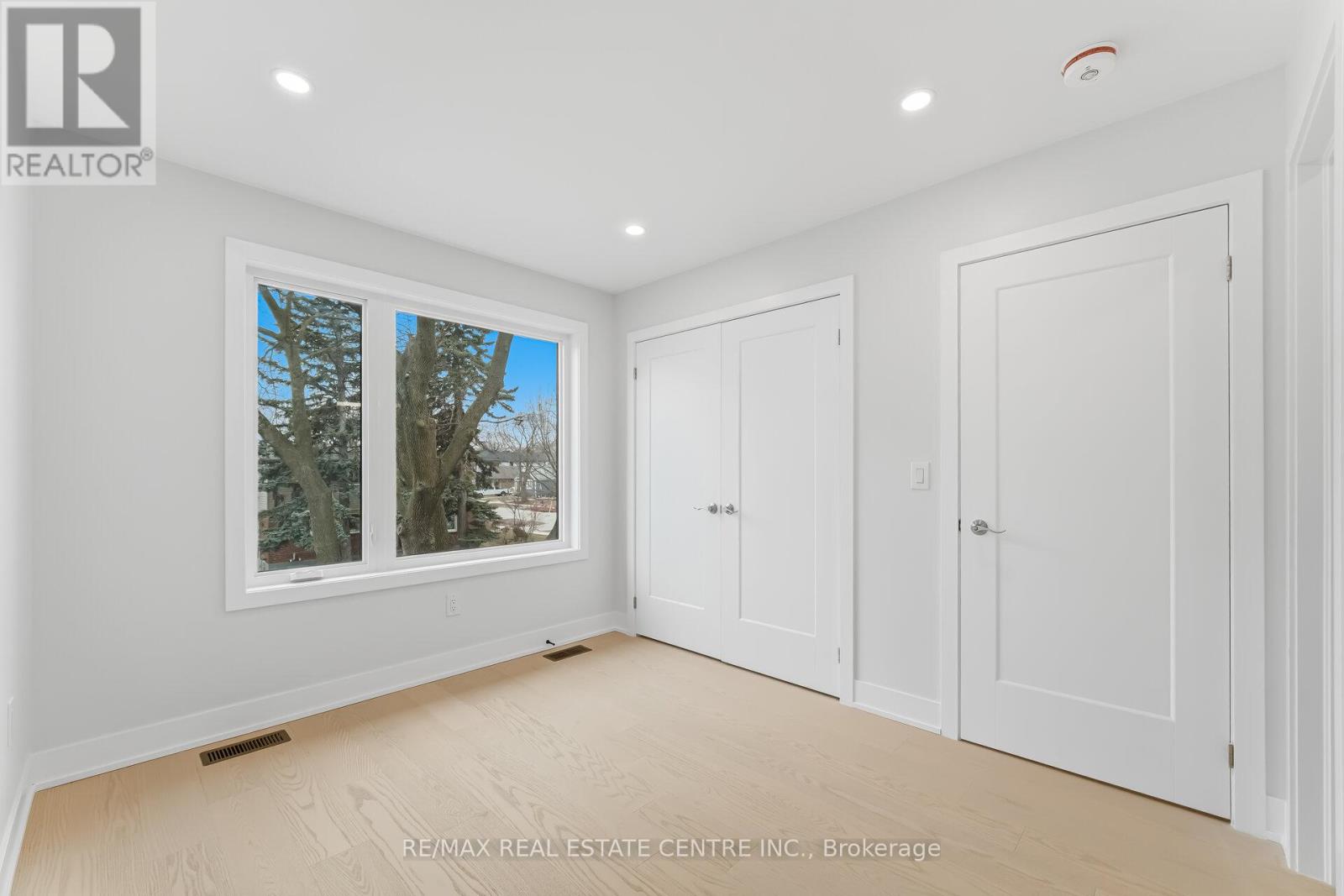 11 Bentley Drive, Toronto, Ontario  M8Z 3L9 - Photo 29 - W12931072