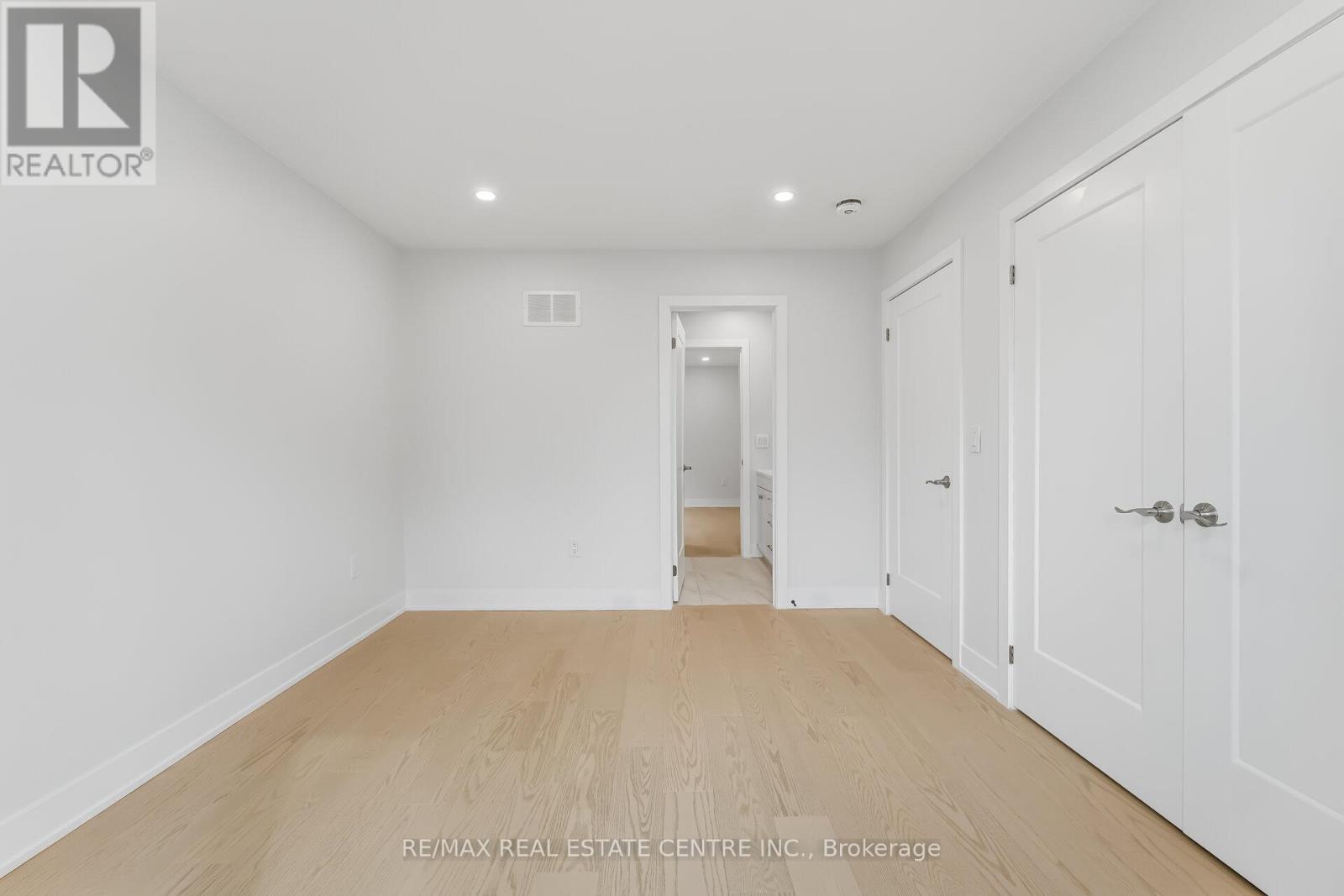 11 Bentley Drive, Toronto, Ontario  M8Z 3L9 - Photo 32 - W12931072