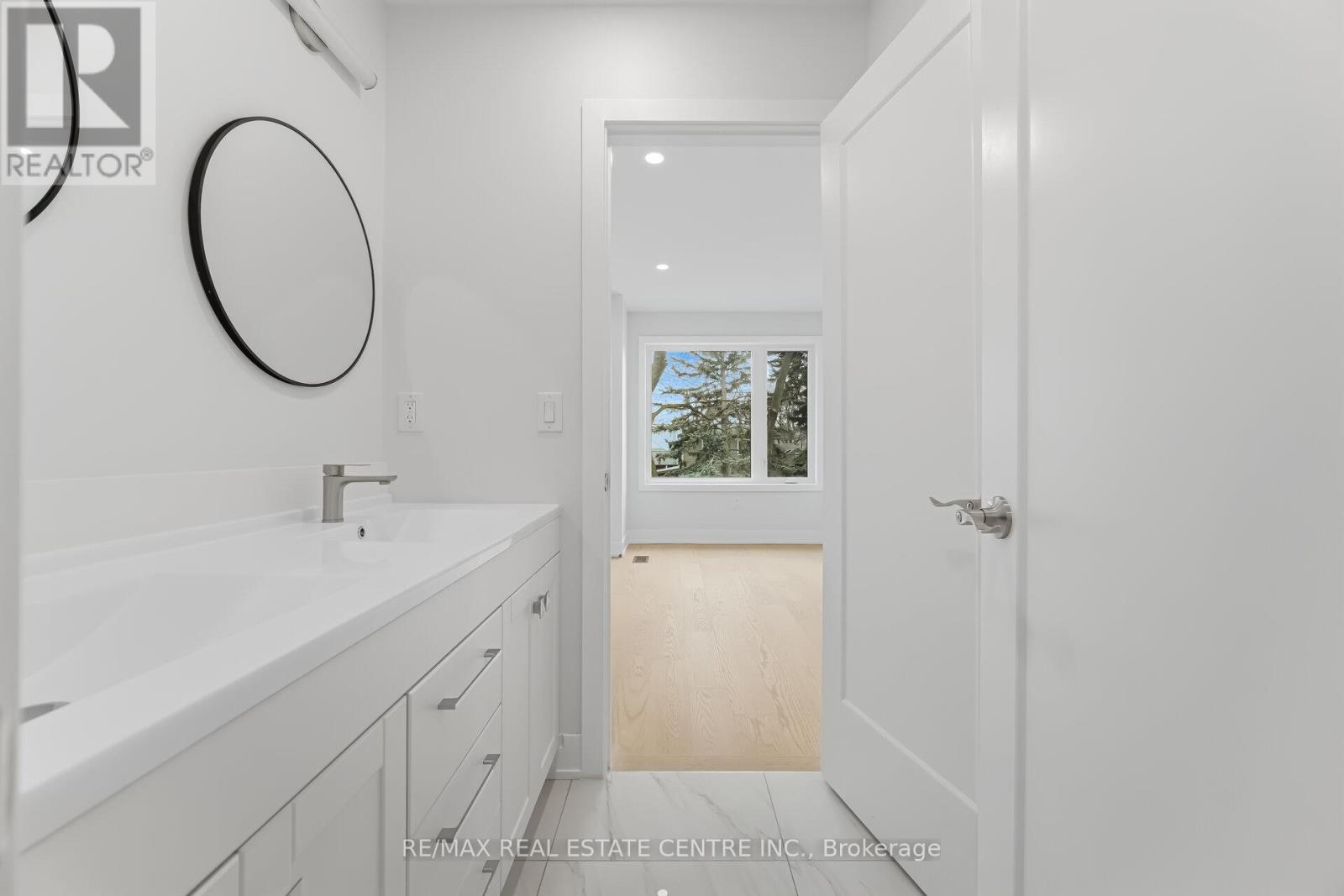 11 Bentley Drive, Toronto, Ontario  M8Z 3L9 - Photo 33 - W12931072