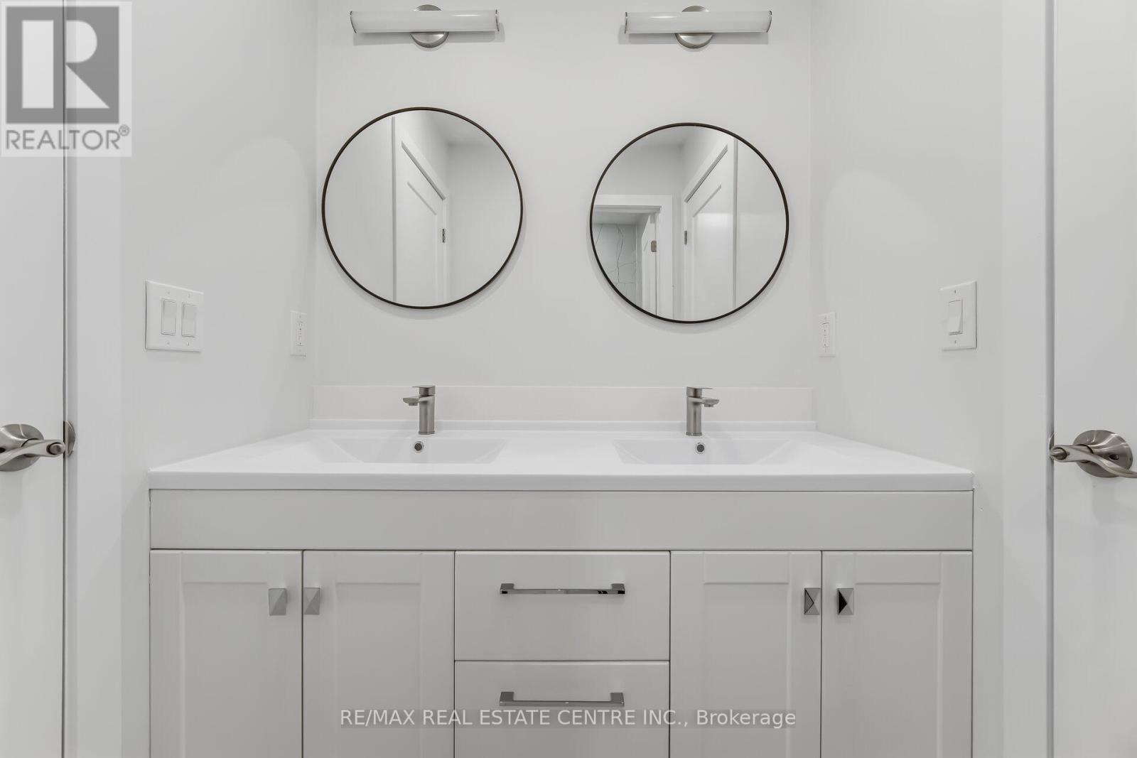 11 Bentley Drive, Toronto, Ontario  M8Z 3L9 - Photo 34 - W12931072