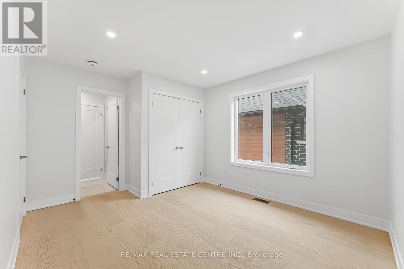 11 Bentley Drive, Toronto, Ontario  M8Z 3L9 - Photo 36 - W12931072