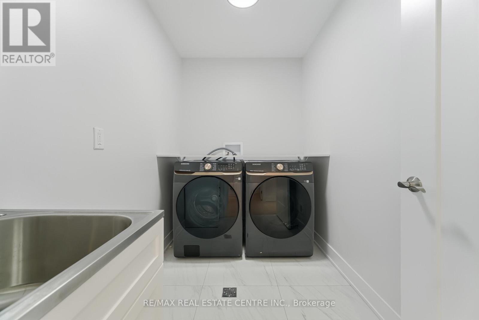 11 Bentley Drive, Toronto, Ontario  M8Z 3L9 - Photo 37 - W12931072