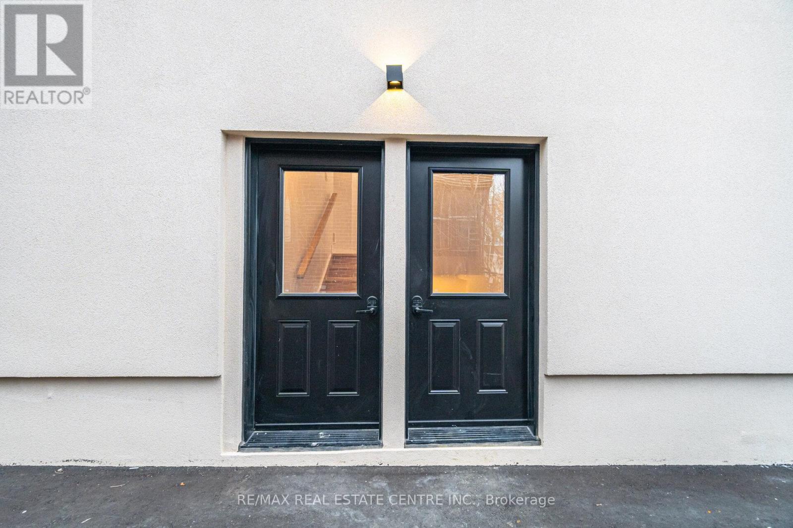 11 Bentley Drive, Toronto, Ontario  M8Z 3L9 - Photo 38 - W12931072