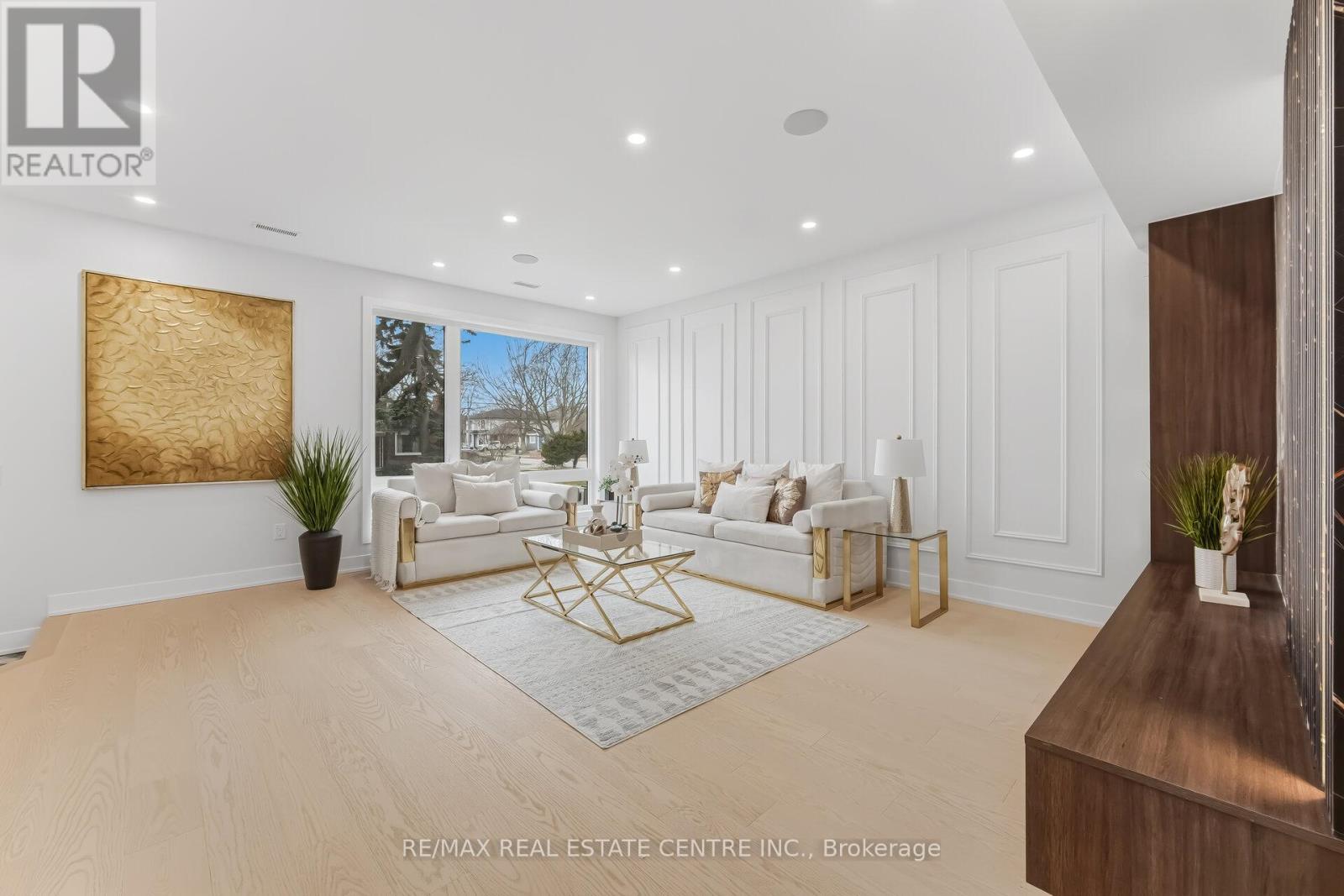 11 Bentley Drive, Toronto, Ontario  M8Z 3L9 - Photo 4 - W12931072