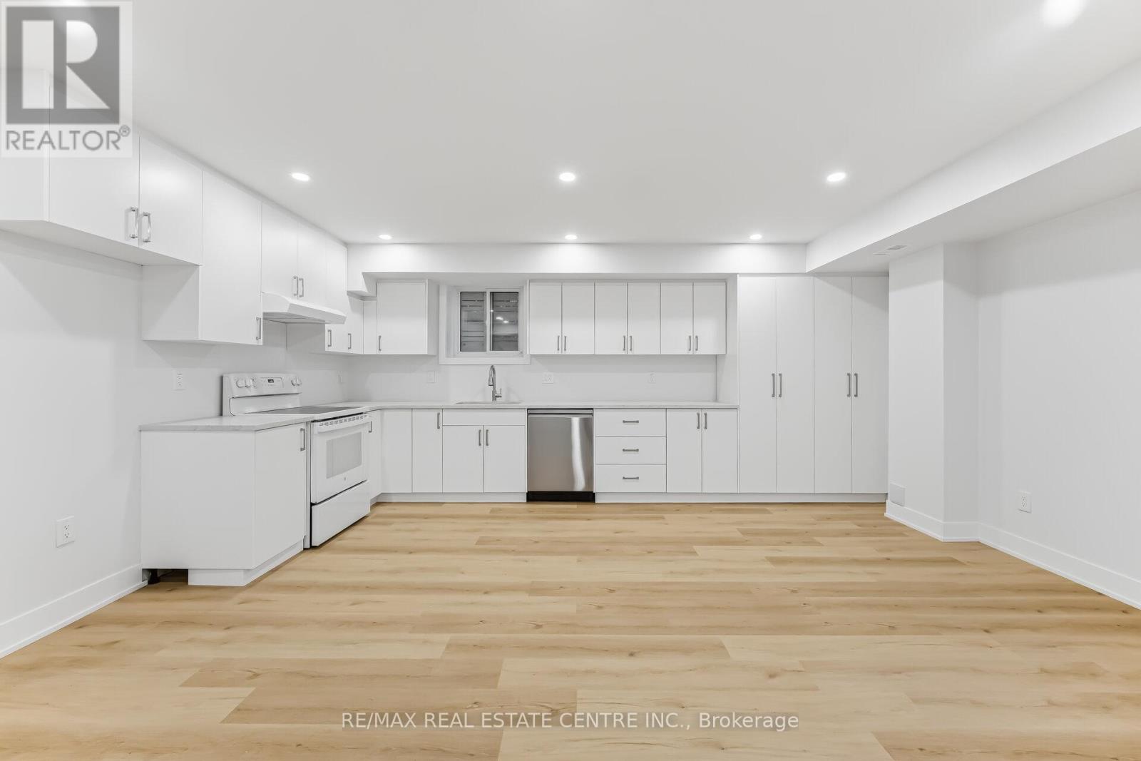 11 Bentley Drive, Toronto, Ontario  M8Z 3L9 - Photo 42 - W12931072