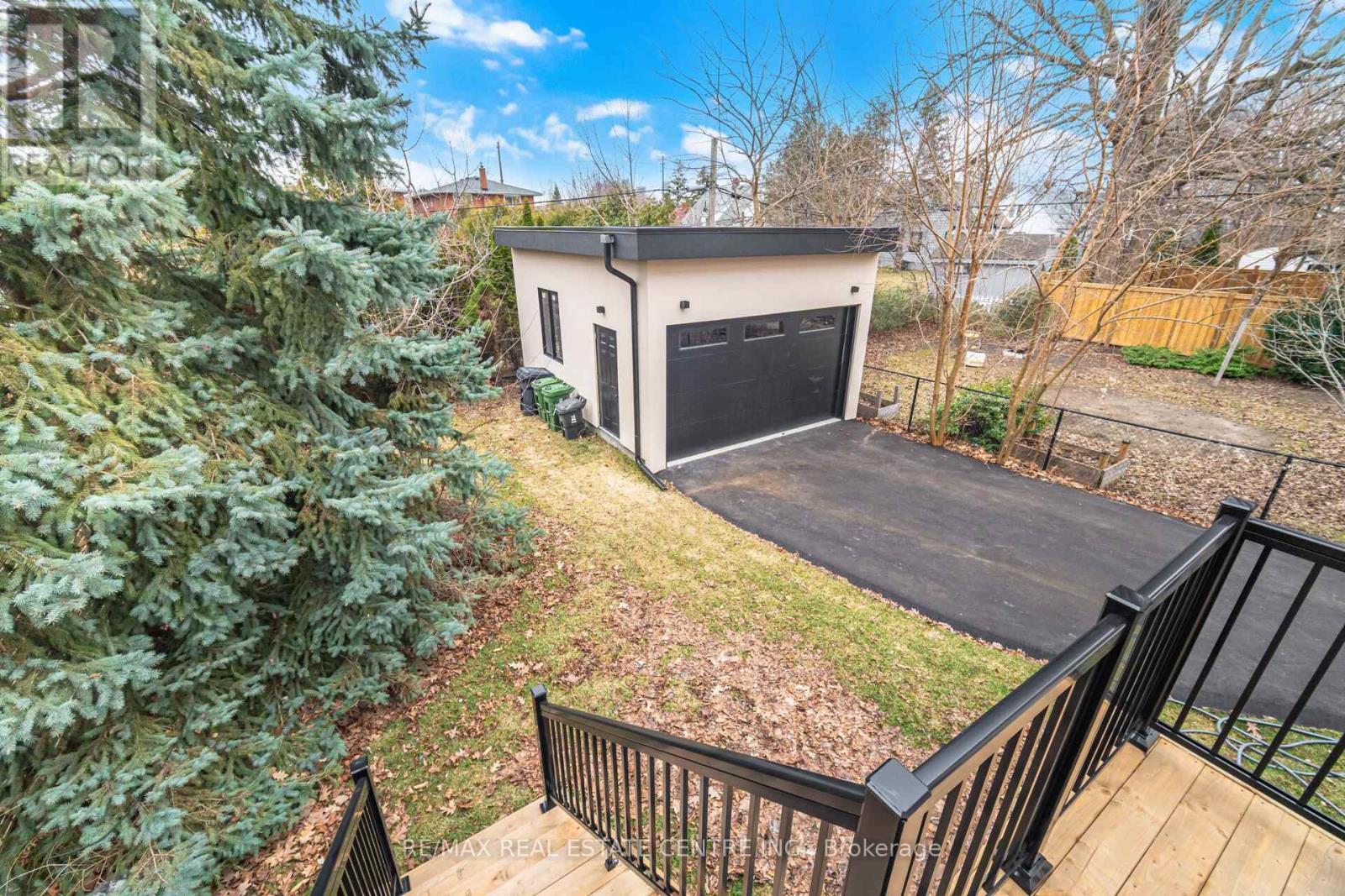 11 Bentley Drive, Toronto, Ontario  M8Z 3L9 - Photo 48 - W12931072