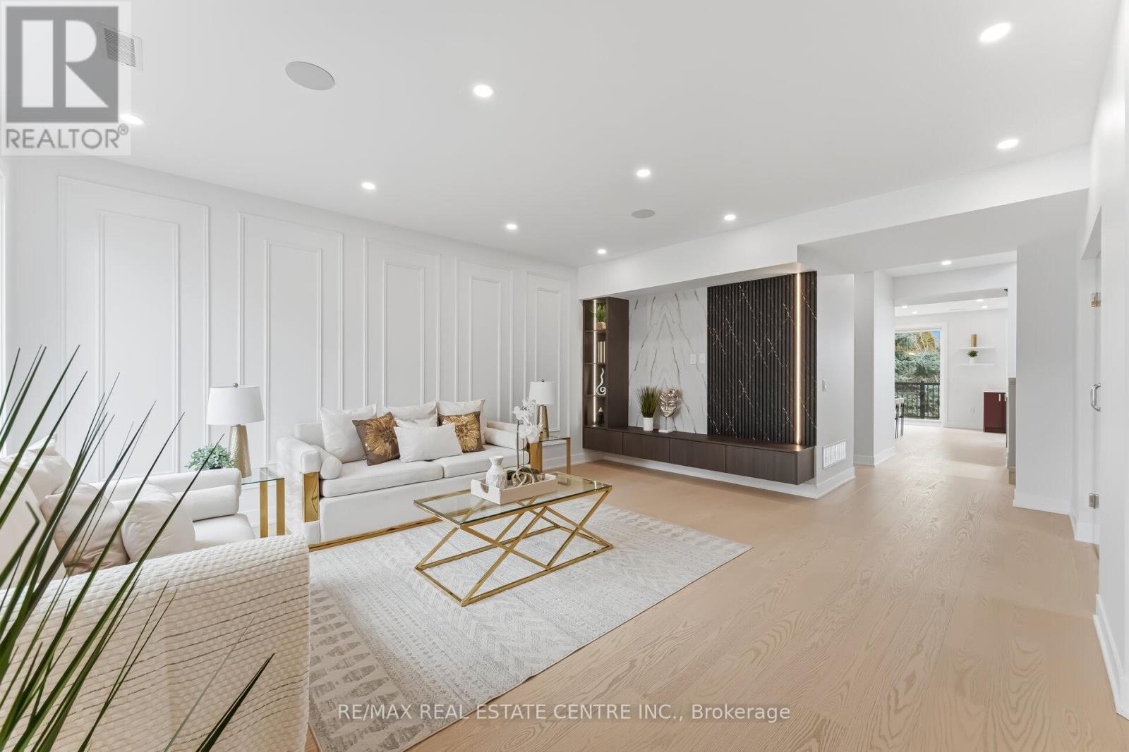 11 Bentley Drive, Toronto, Ontario  M8Z 3L9 - Photo 6 - W12931072