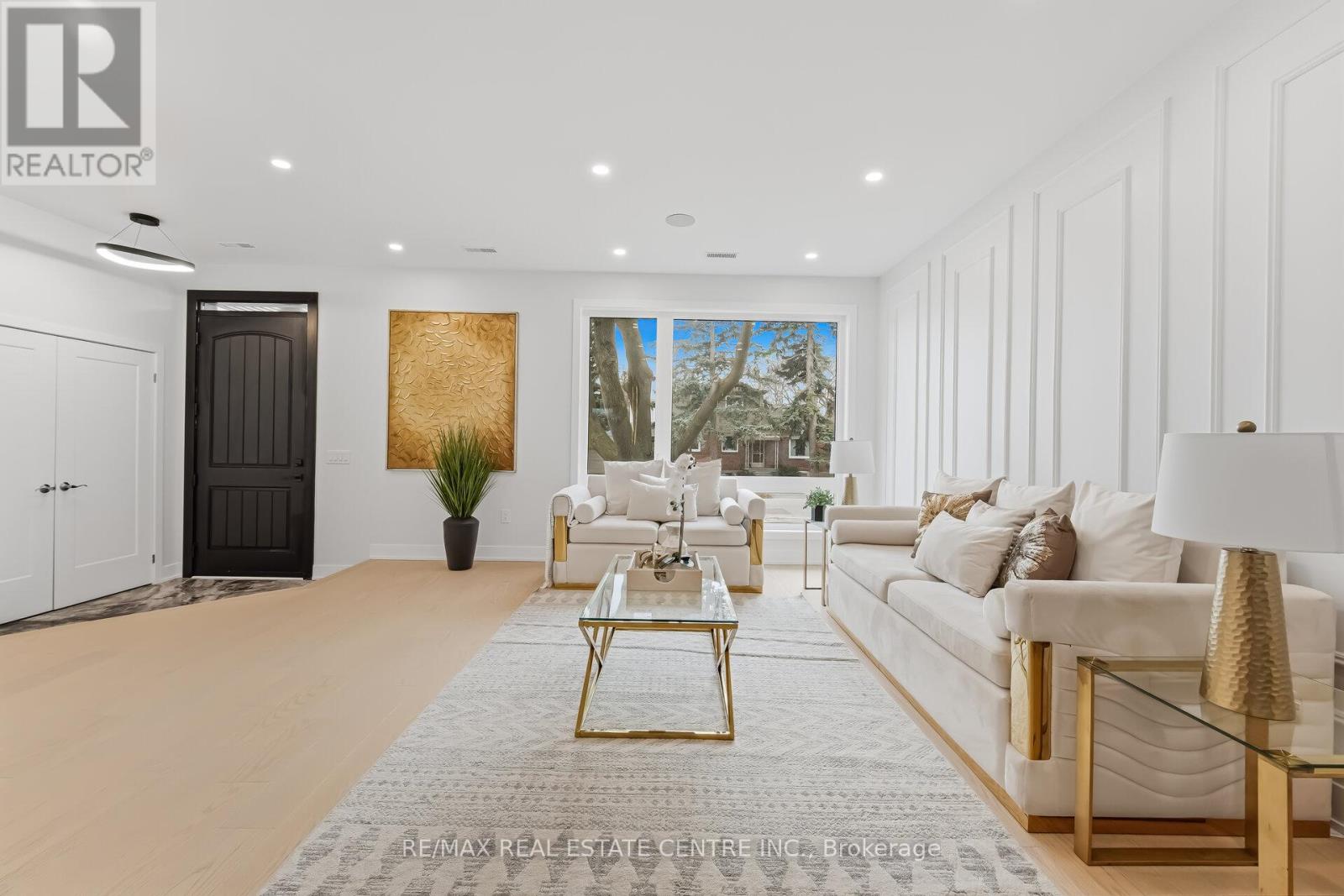 11 Bentley Drive, Toronto, Ontario  M8Z 3L9 - Photo 7 - W12931072