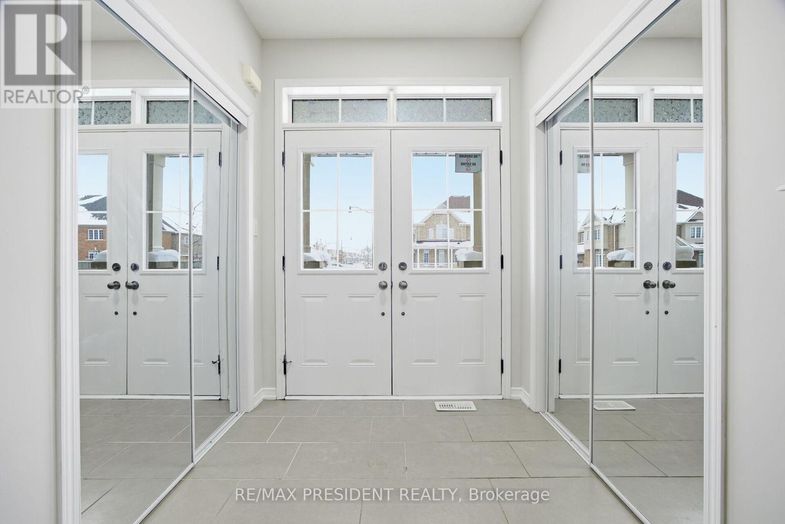 584 Remembrance Road, Brampton, Ontario  L7A 4N2 - Photo 2 - W12931082