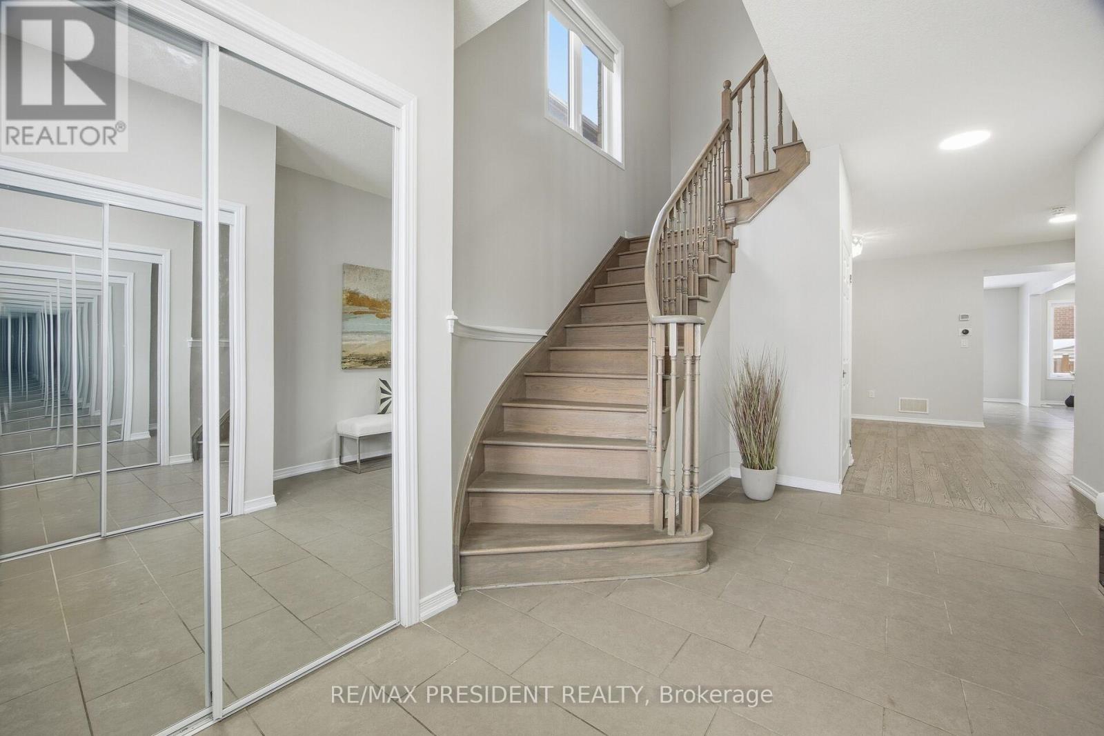 584 Remembrance Road, Brampton, Ontario  L7A 4N2 - Photo 3 - W12931082