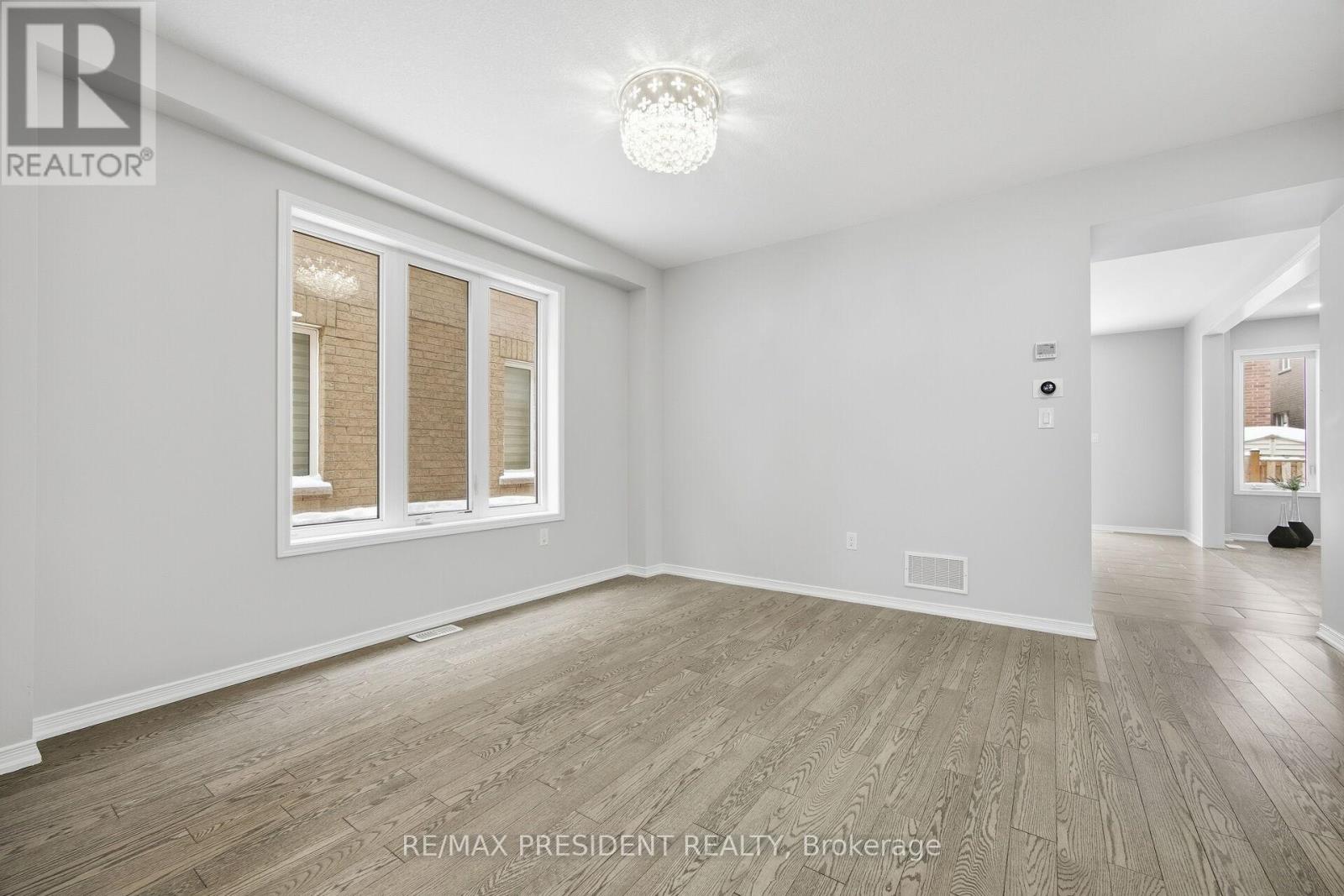 584 Remembrance Road, Brampton, Ontario  L7A 4N2 - Photo 5 - W12931082