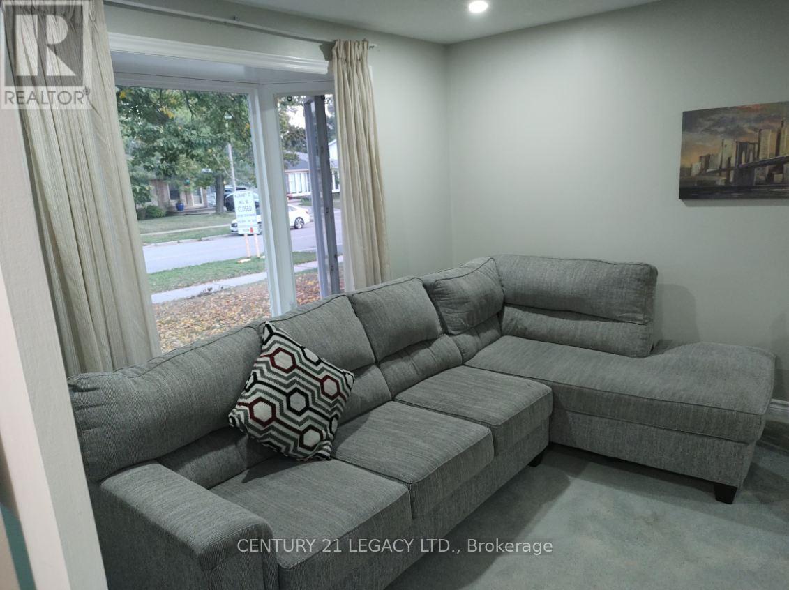 129 Mccraney Street W, Oakville, Ontario  L6H 1H5 - Photo 3 - W12931084