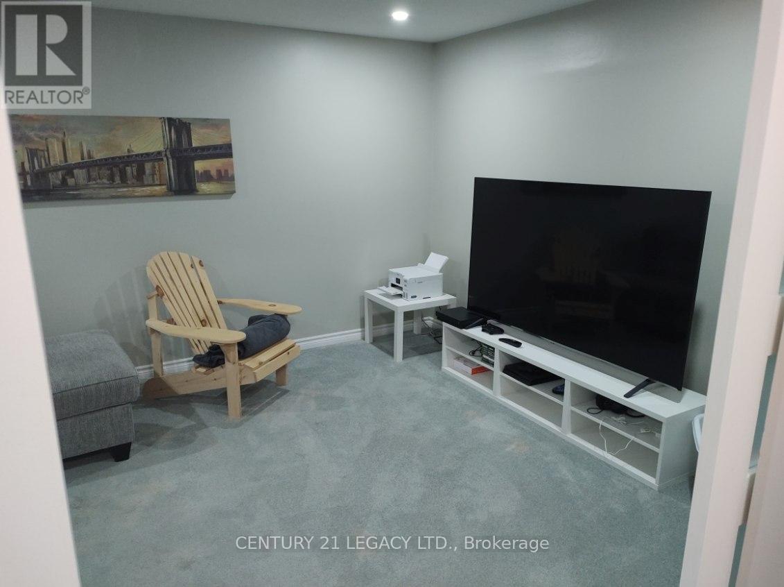 129 Mccraney Street W, Oakville, Ontario  L6H 1H5 - Photo 4 - W12931084