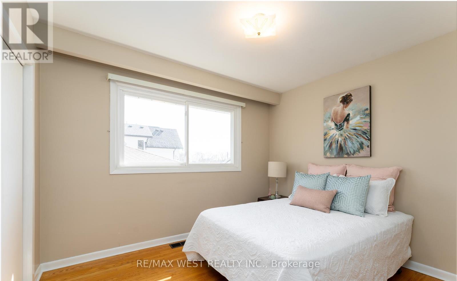 28 Braywin Drive N, Toronto, Ontario  M9P 2P1 - Photo 11 - W12931088
