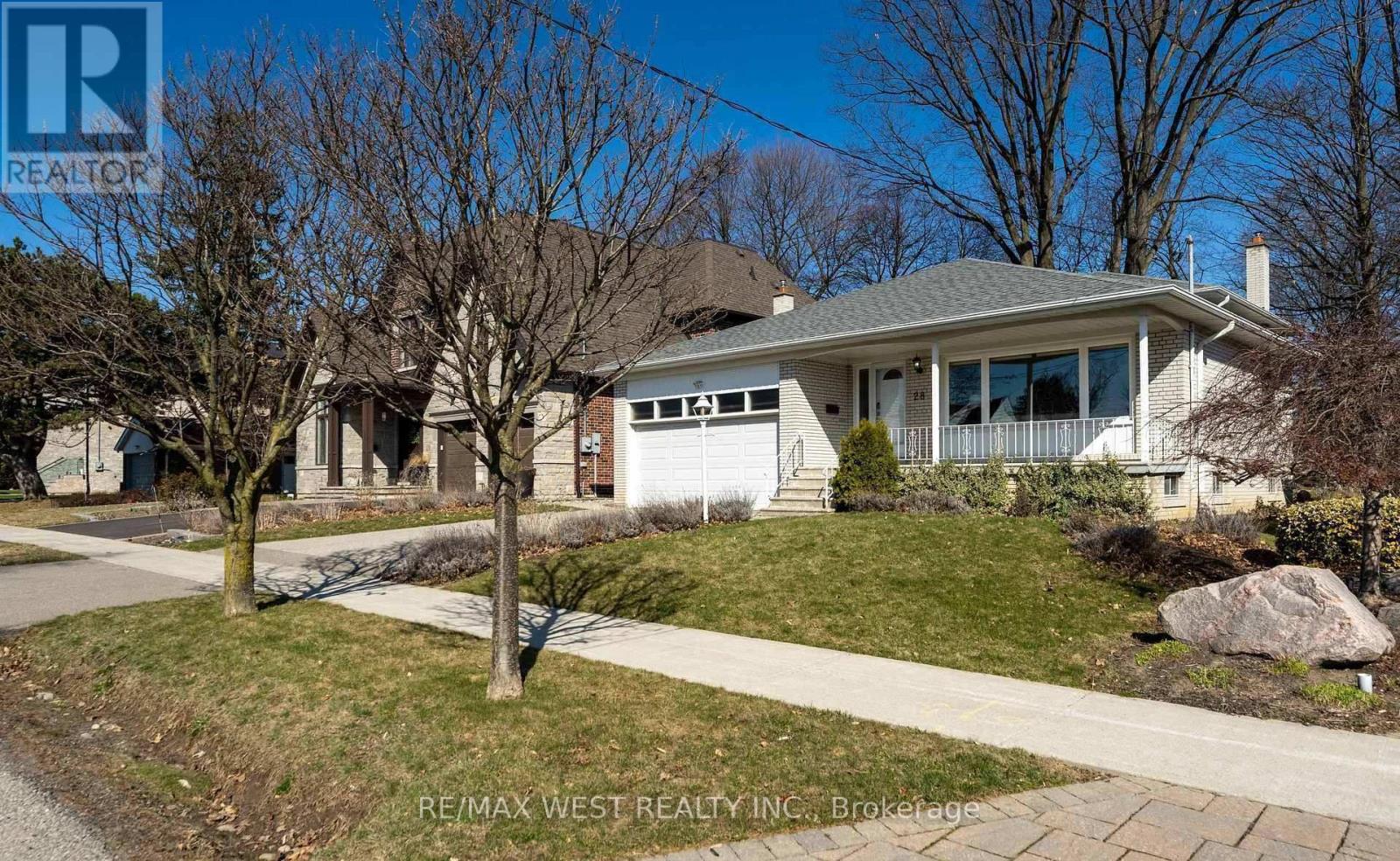 28 Braywin Drive N, Toronto, Ontario  M9P 2P1 - Photo 2 - W12931088