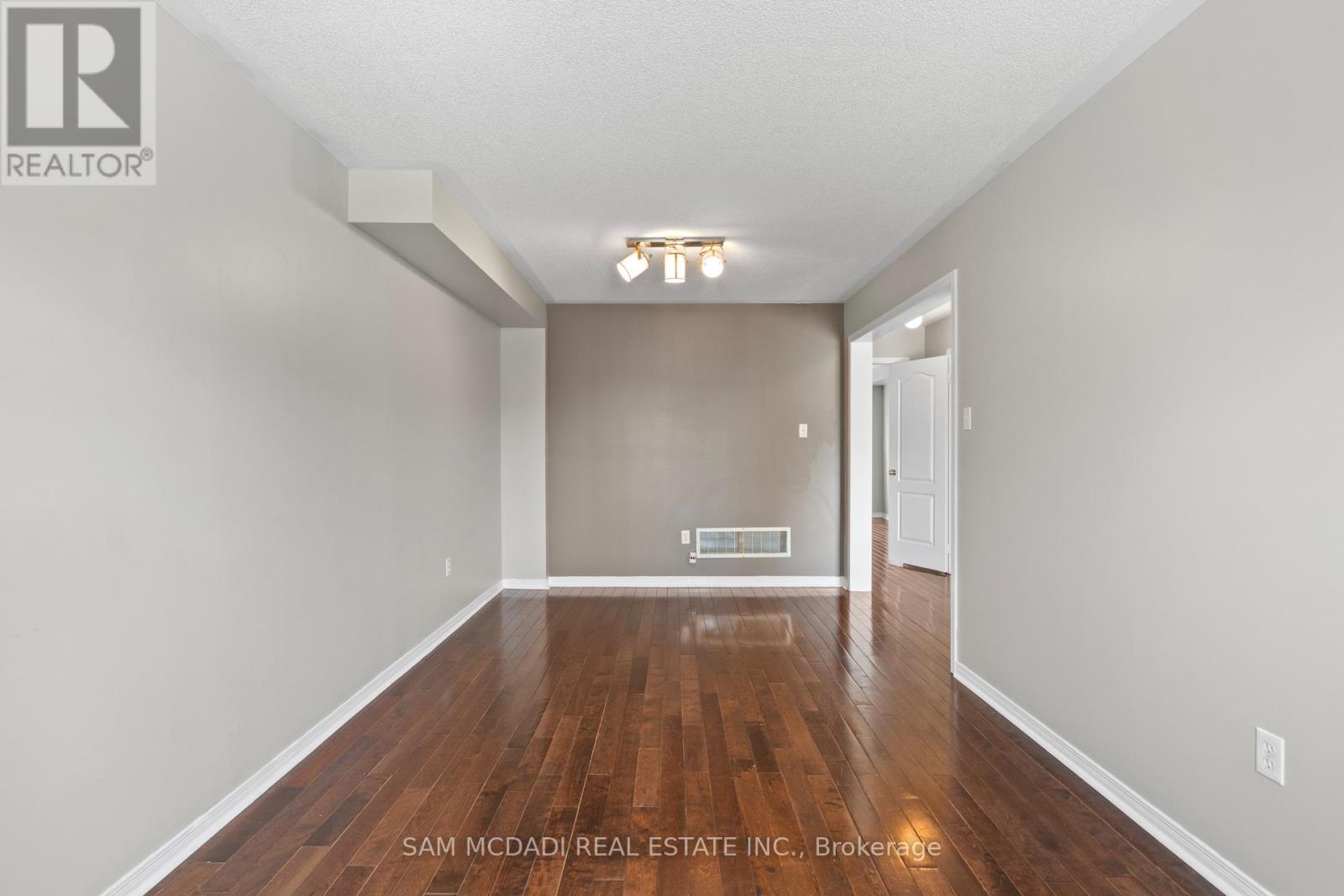 5783 Tiz Road, Mississauga, Ontario  L5R 0B4 - Photo 11 - W12931104