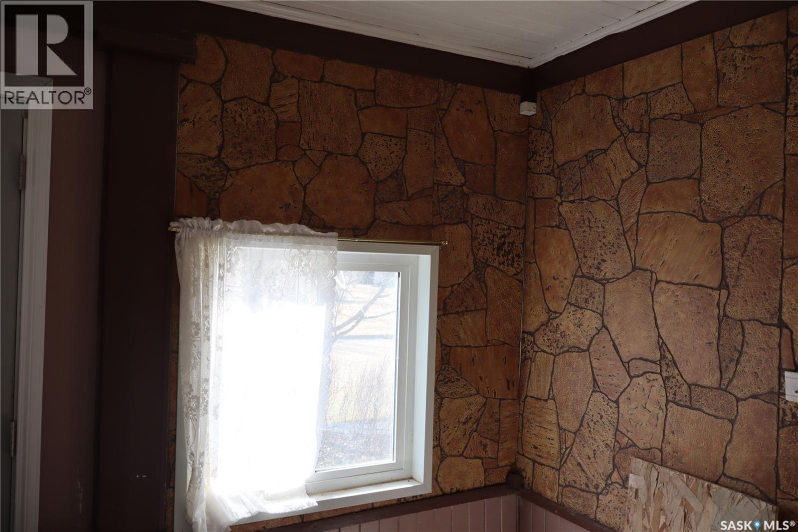 11 4th Street, Willow Bunch, Saskatchewan  S0H 4K0 - Photo 17 - SK031478