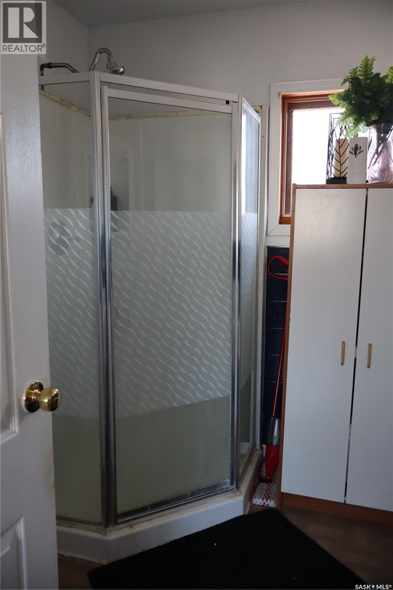 11 4th Street, Willow Bunch, Saskatchewan  S0H 4K0 - Photo 20 - SK031478