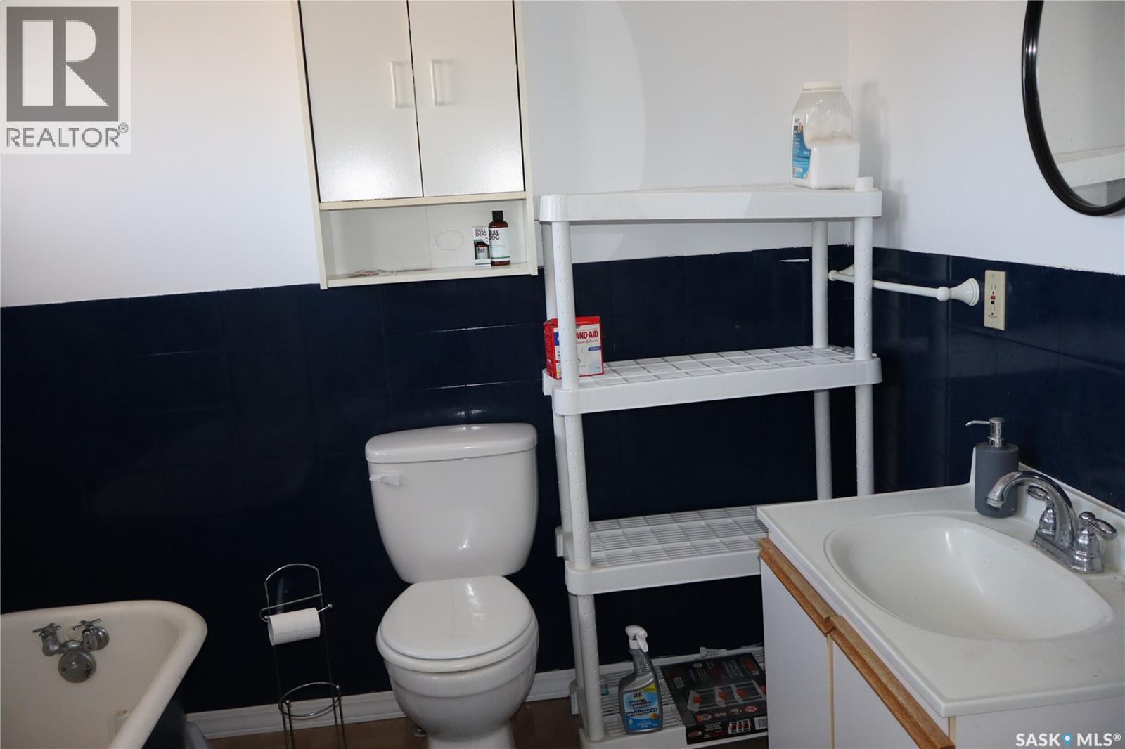 11 4th Street, Willow Bunch, Saskatchewan  S0H 4K0 - Photo 22 - SK031478