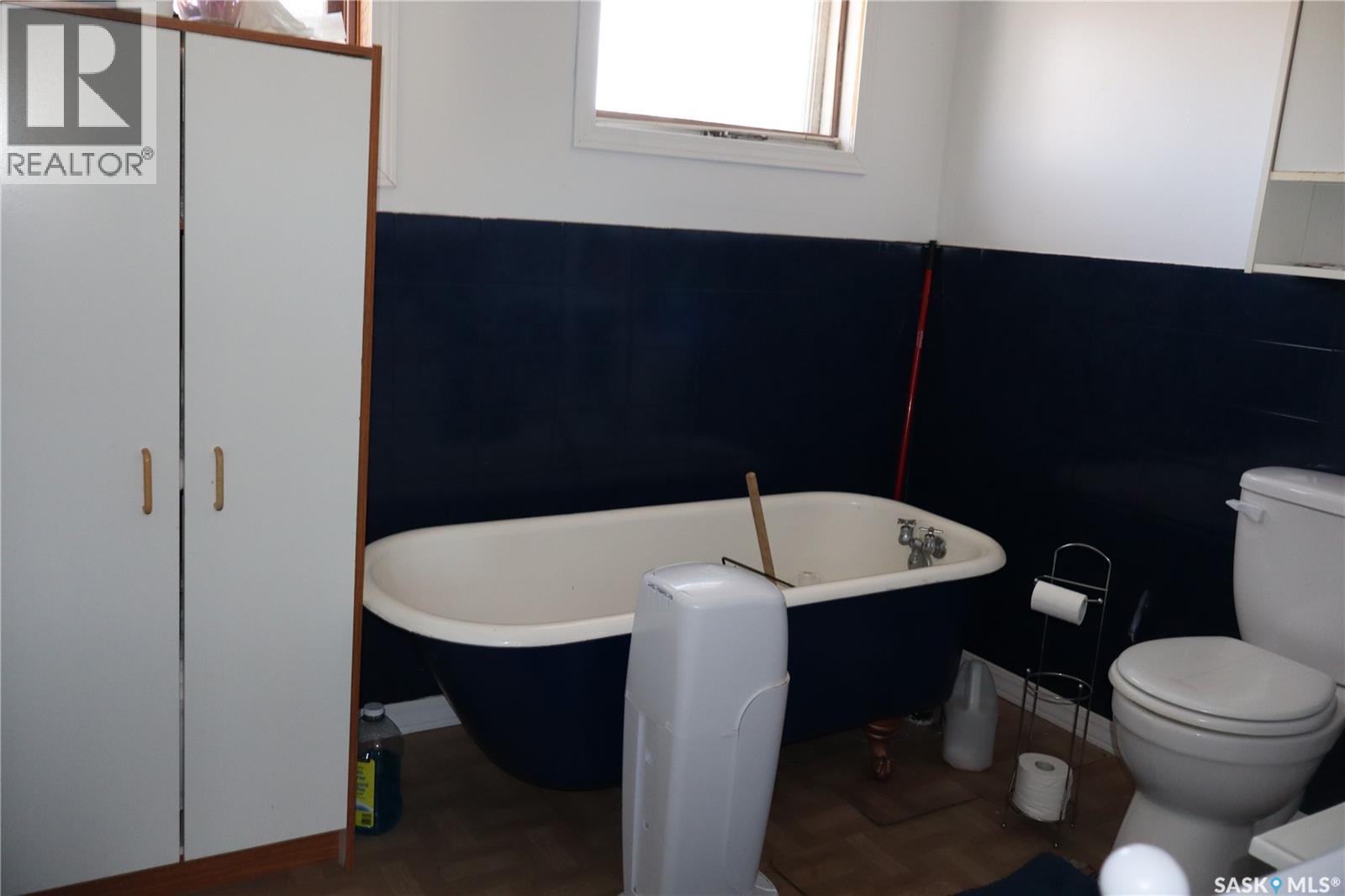 11 4th Street, Willow Bunch, Saskatchewan  S0H 4K0 - Photo 26 - SK031478