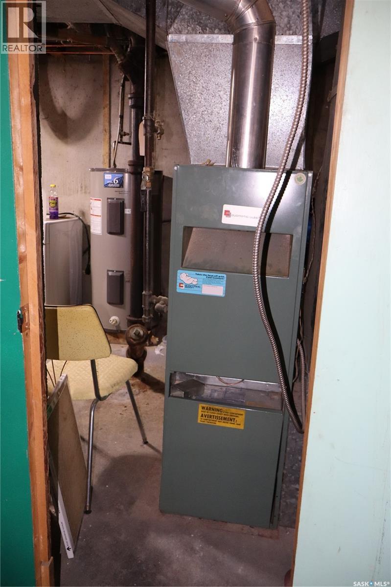 11 4th Street, Willow Bunch, Saskatchewan  S0H 4K0 - Photo 29 - SK031478