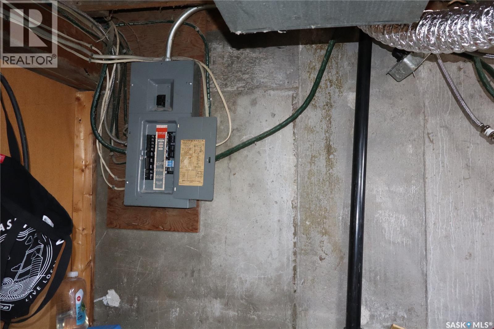 11 4th Street, Willow Bunch, Saskatchewan  S0H 4K0 - Photo 31 - SK031478