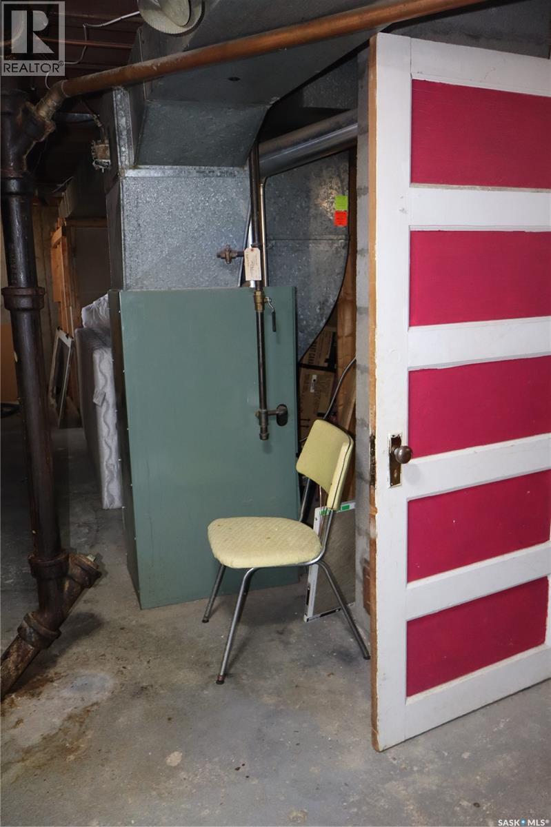 11 4th Street, Willow Bunch, Saskatchewan  S0H 4K0 - Photo 34 - SK031478