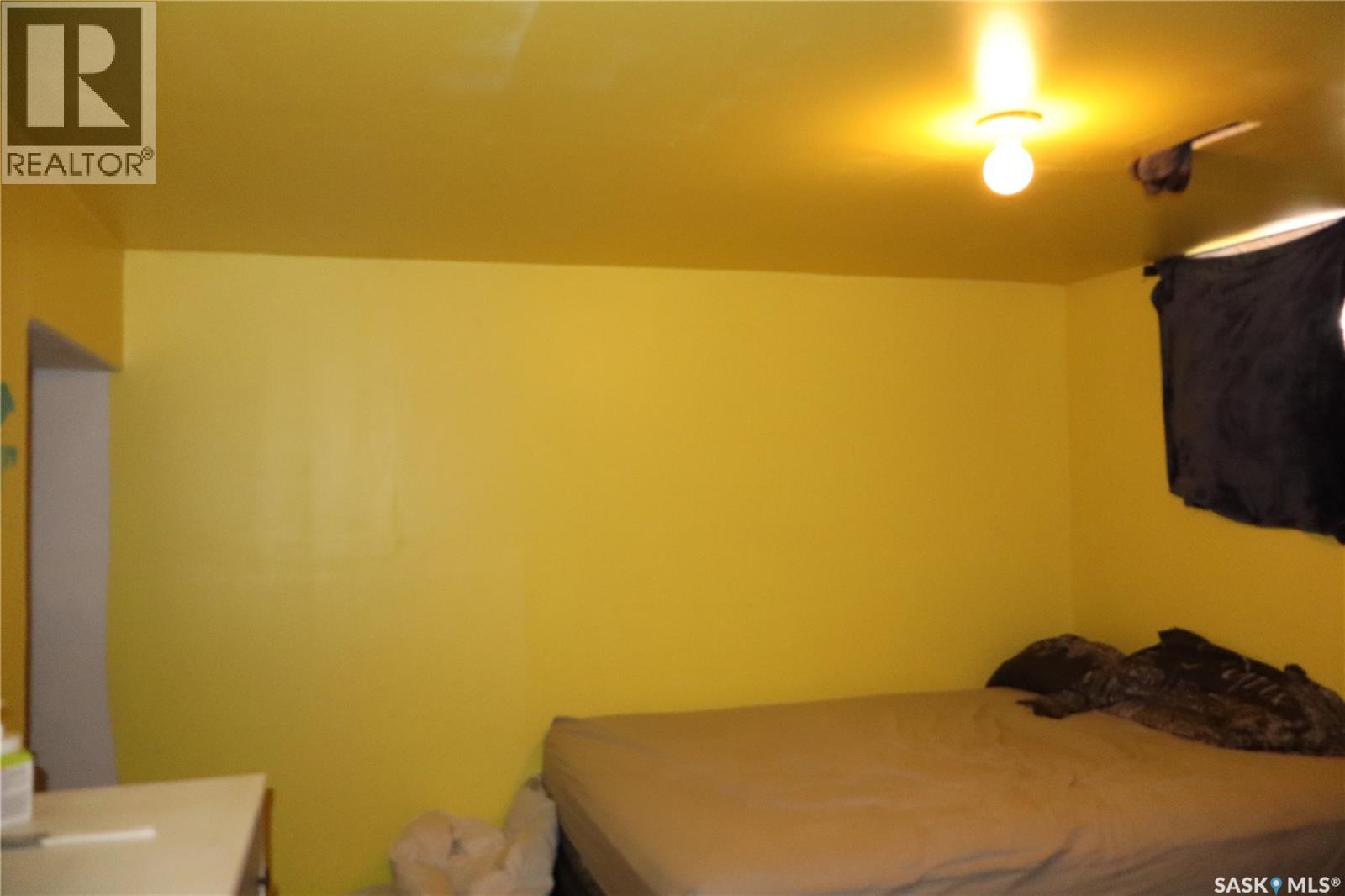 11 4th Street, Willow Bunch, Saskatchewan  S0H 4K0 - Photo 35 - SK031478