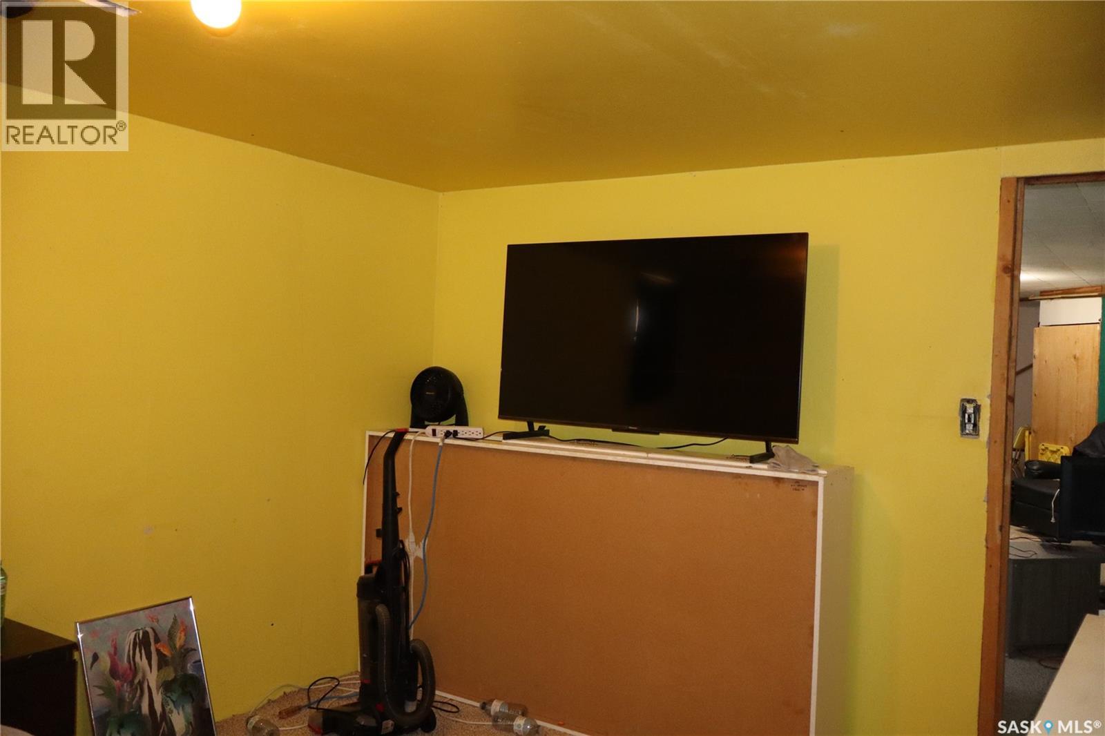 11 4th Street, Willow Bunch, Saskatchewan  S0H 4K0 - Photo 36 - SK031478