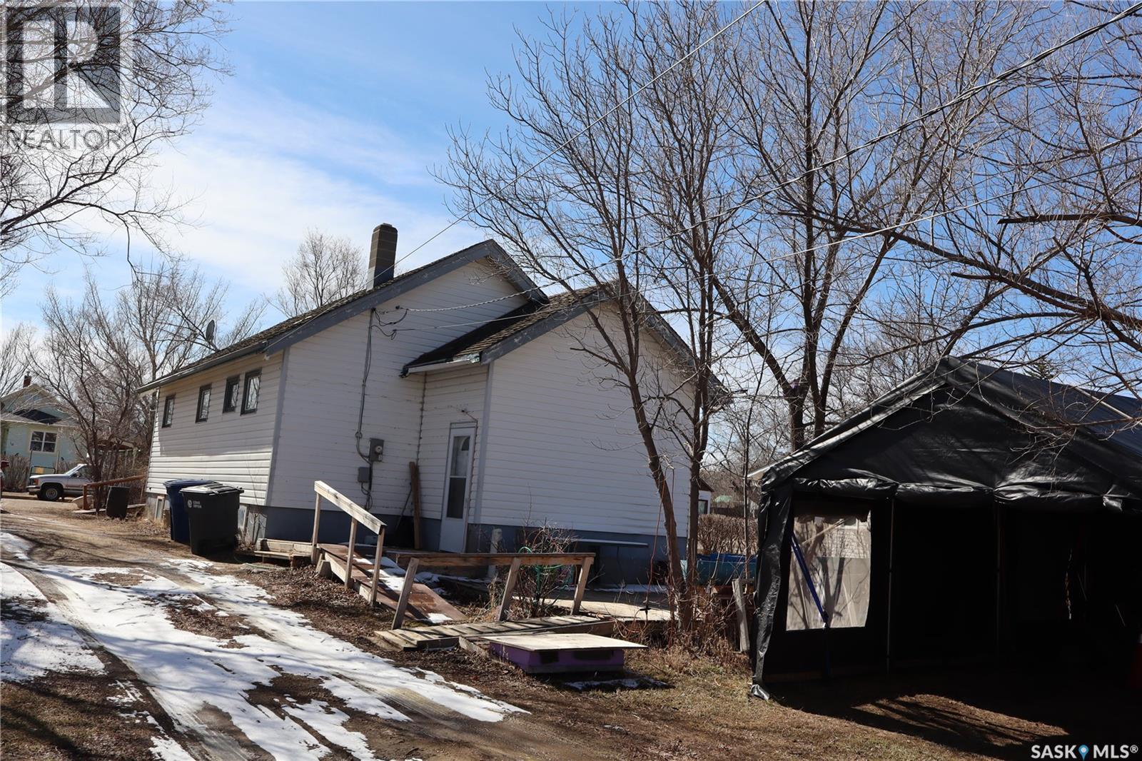 11 4th Street, Willow Bunch, Saskatchewan  S0H 4K0 - Photo 43 - SK031478