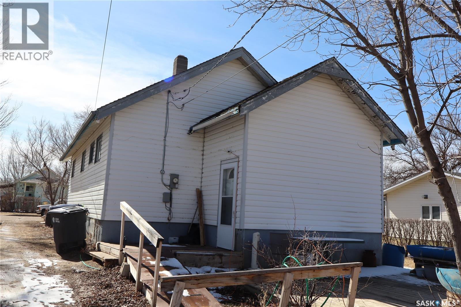 11 4th Street, Willow Bunch, Saskatchewan  S0H 4K0 - Photo 44 - SK031478