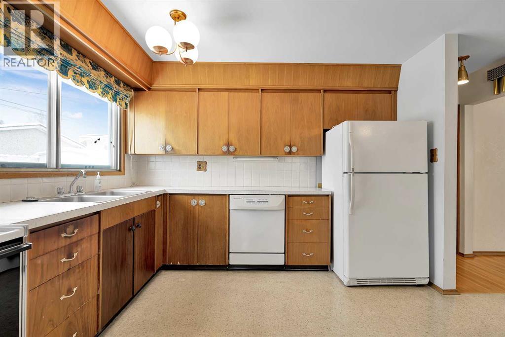 1483 Northmount Drive Nw, Calgary, Alberta  T2L 0G7 - Photo 9 - A2287712