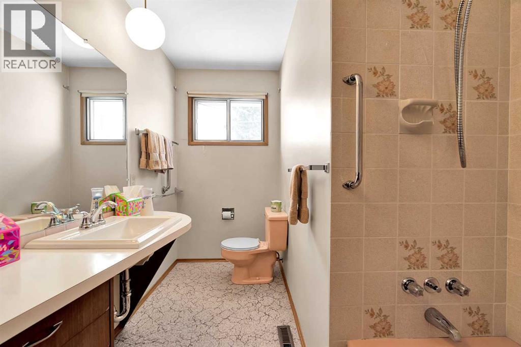 1483 Northmount Drive Nw, Calgary, Alberta  T2L 0G7 - Photo 19 - A2287712