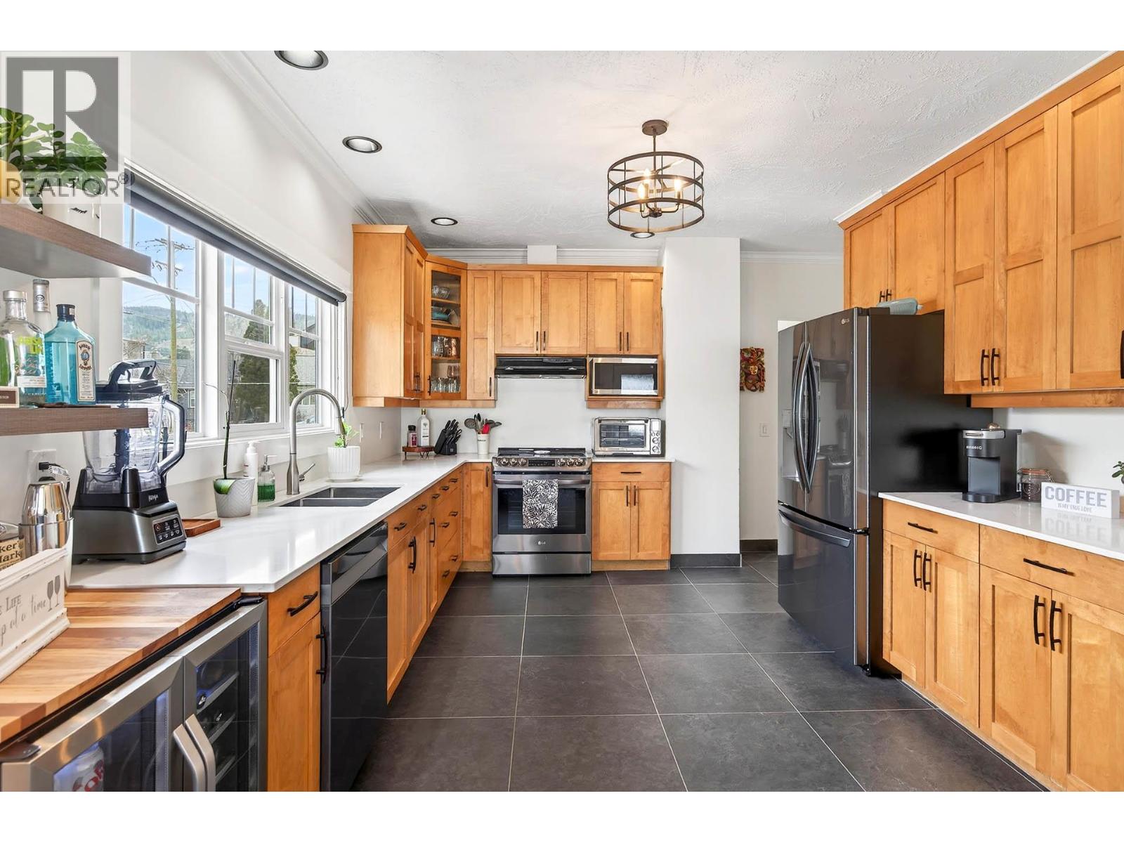 862 Battle Street, Kamloops, British Columbia  V2C 2M8 - Photo 4 - 10381046