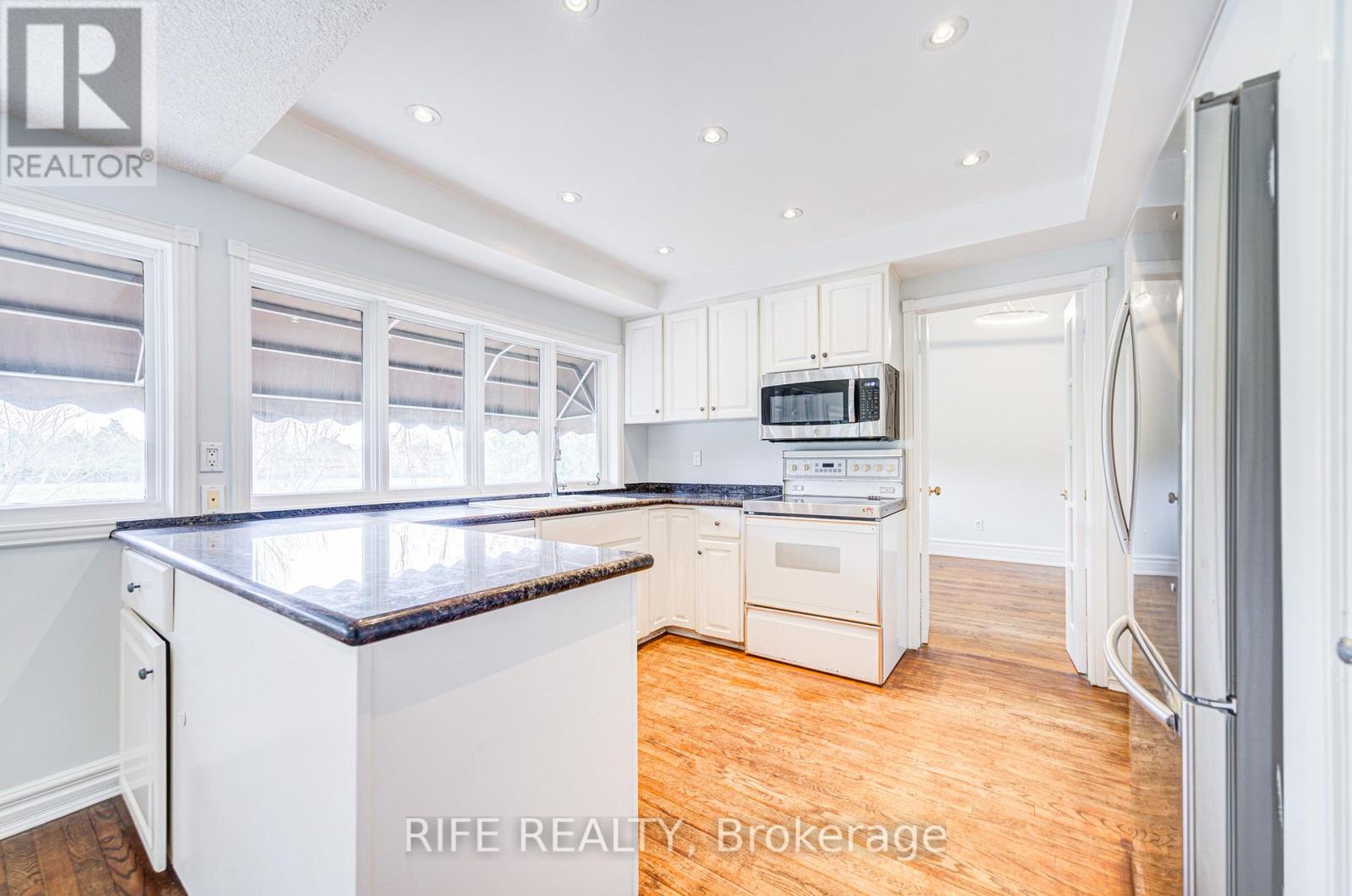 17 Bramble Drive, Toronto, Ontario  M3B 2E9 - Photo 16 - C12931164