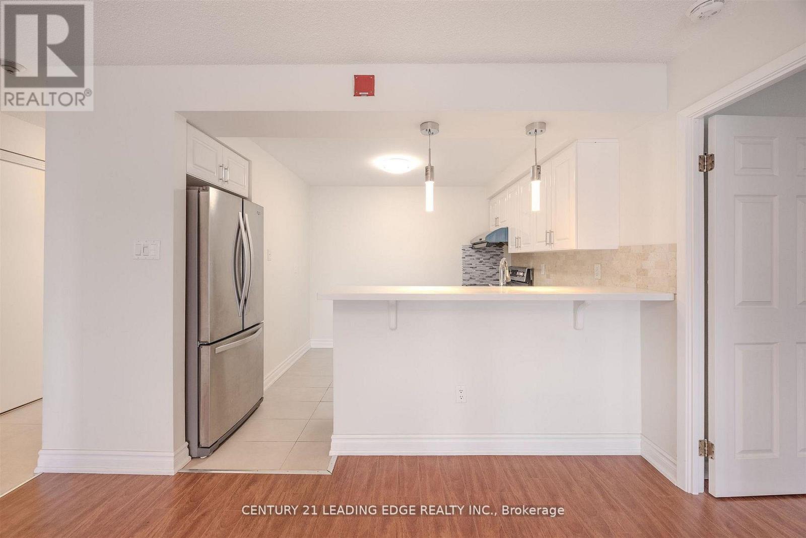 302 - 175 Cedar Avenue, Richmond Hill, Ontario  L4C 9V3 - Photo 3 - N12931056