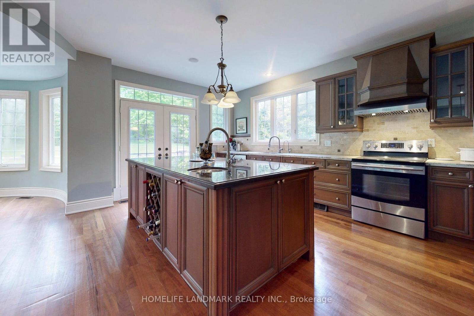 19 Wolf Run Court, Whitchurch-Stouffville, Ontario  L4A 2L4 - Photo 16 - N12931174