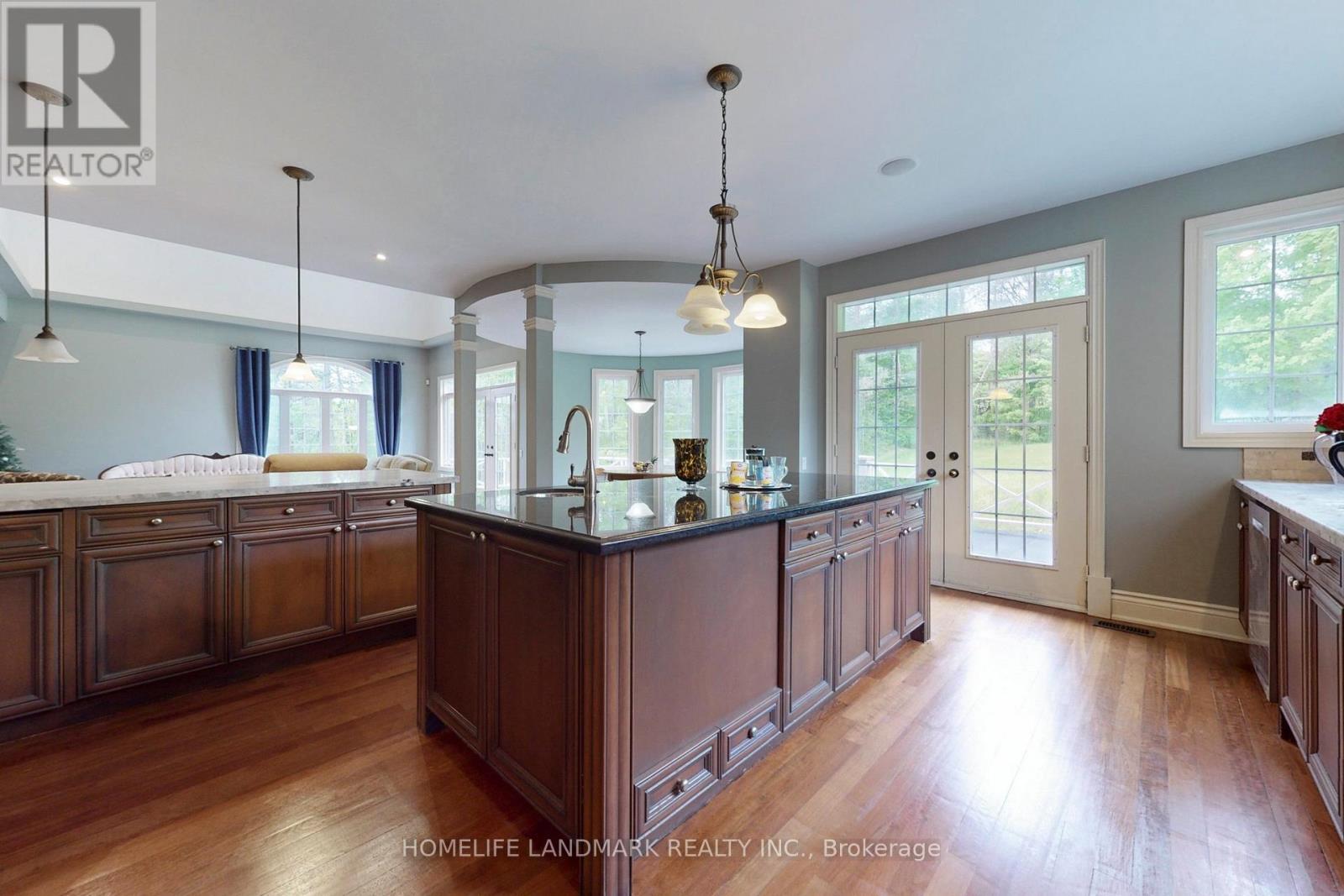 19 Wolf Run Court, Whitchurch-Stouffville, Ontario  L4A 2L4 - Photo 18 - N12931174