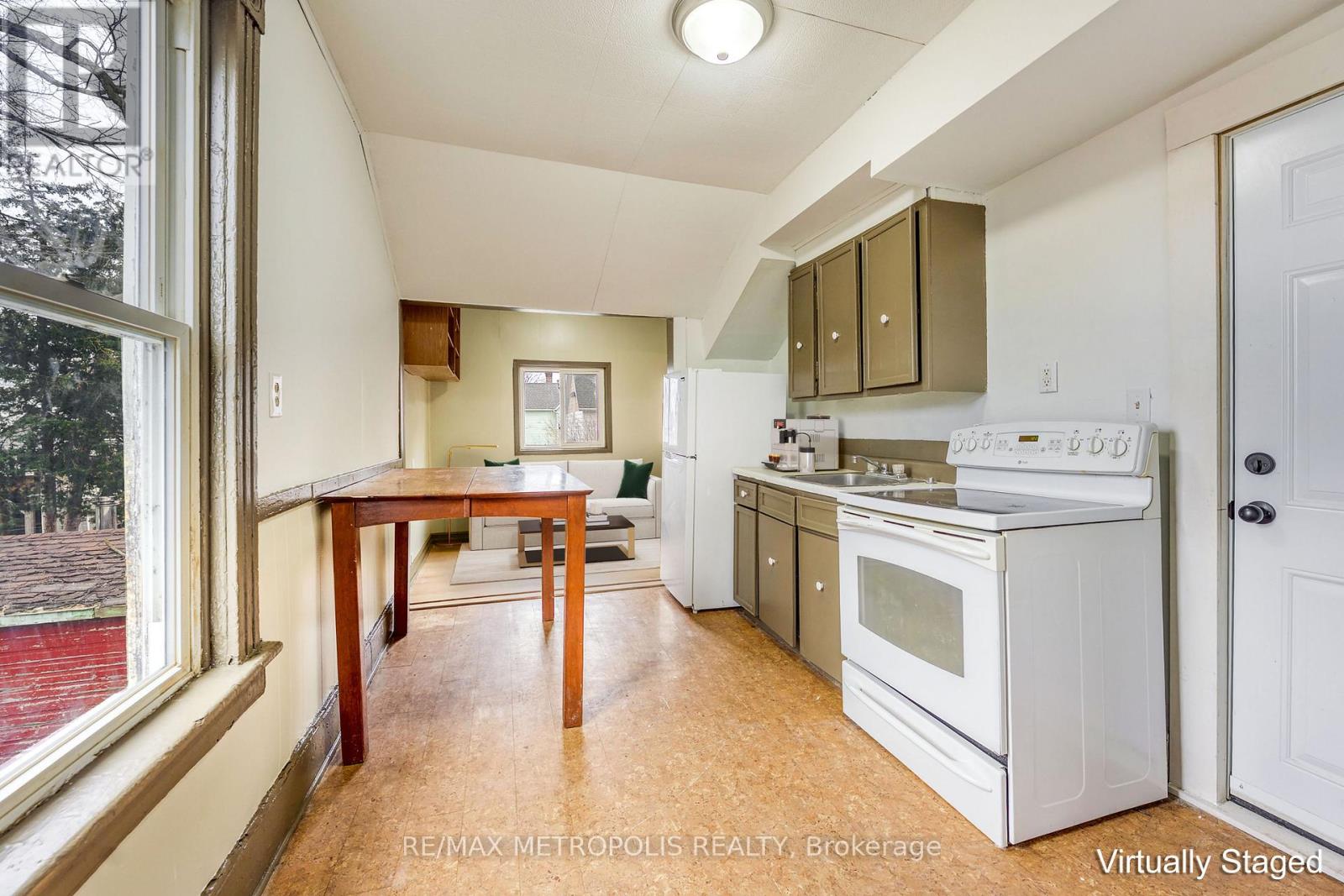 2 - 132 Forsyth Street S, Sarnia, Ontario  N7T 3A7 - Photo 12 - X12924432