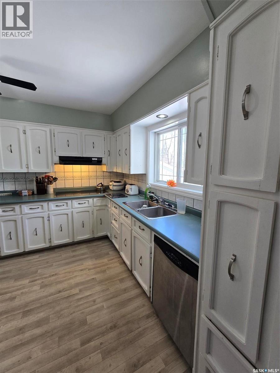 298 7th Avenue, Broadview, Saskatchewan  S0G 0K0 - Photo 11 - SK031491