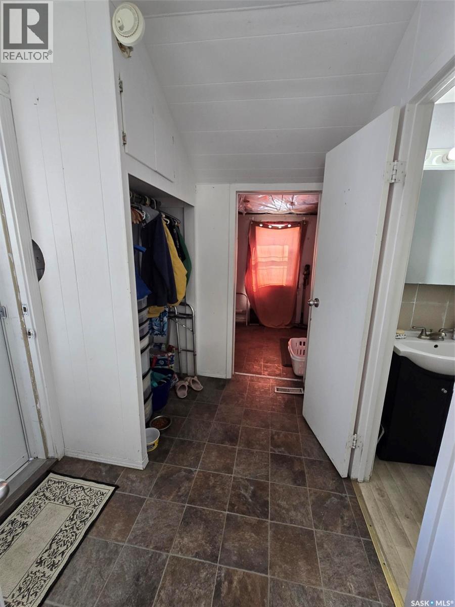 298 7th Avenue, Broadview, Saskatchewan  S0G 0K0 - Photo 16 - SK031491