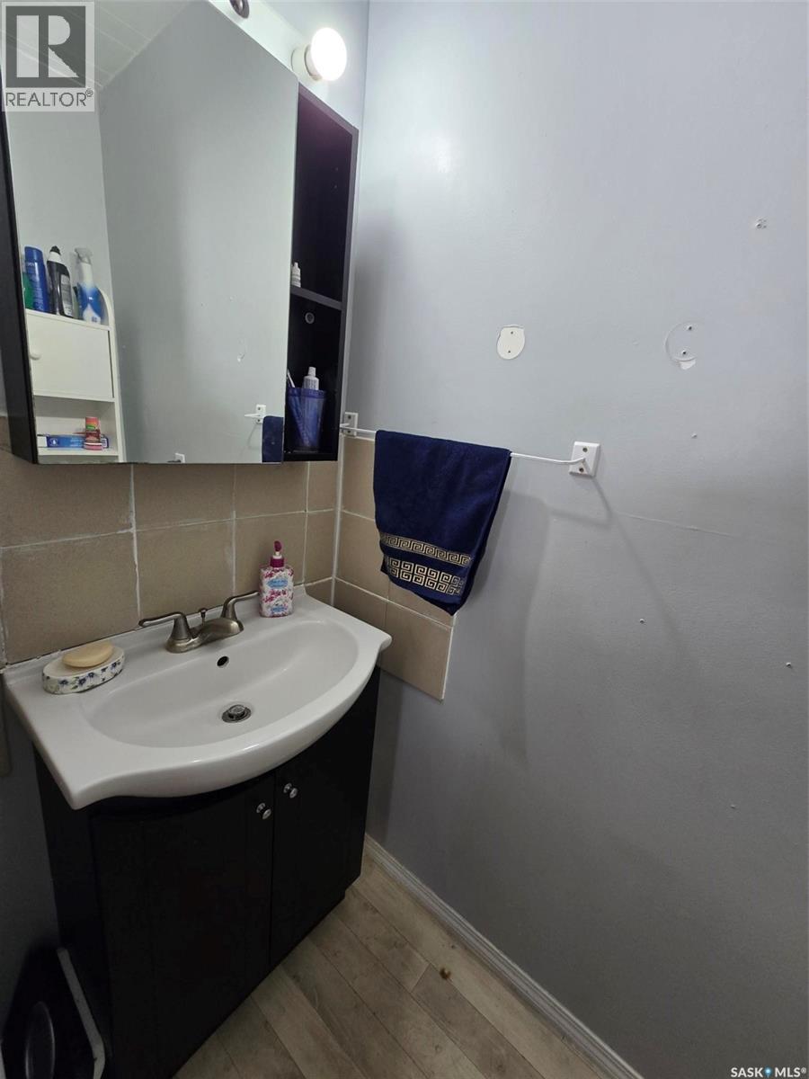 298 7th Avenue, Broadview, Saskatchewan  S0G 0K0 - Photo 19 - SK031491