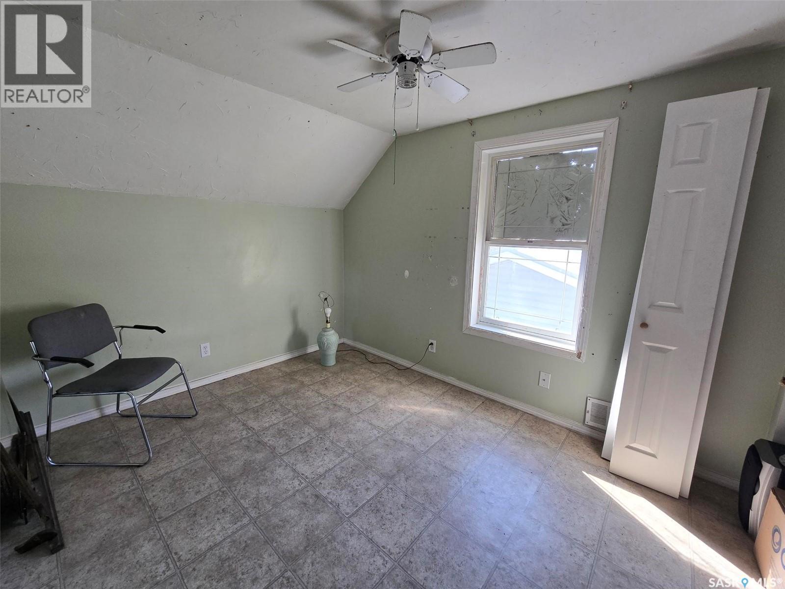 298 7th Avenue, Broadview, Saskatchewan  S0G 0K0 - Photo 37 - SK031491