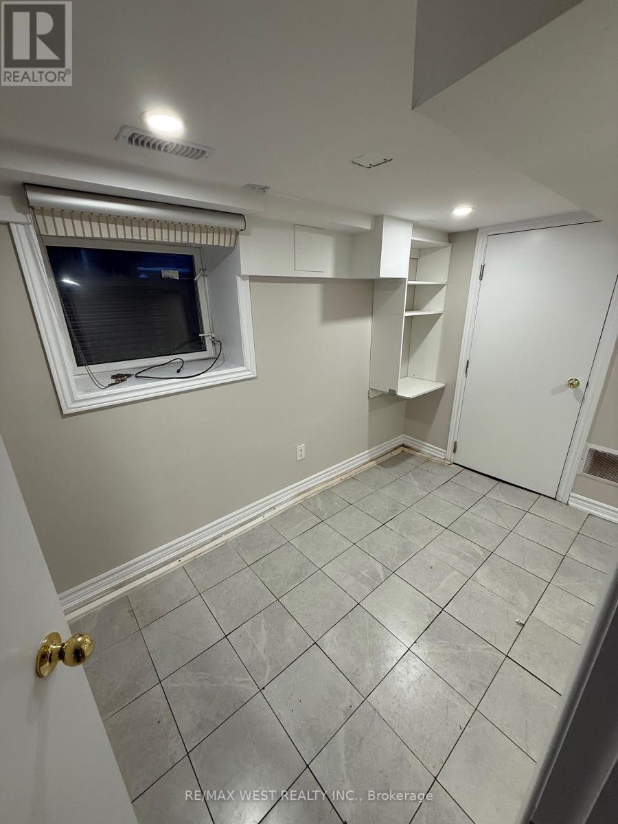 Basement - 6 Byng Avenue, Brampton, Ontario  L6Y 1L1 - Photo 5 - W12832132