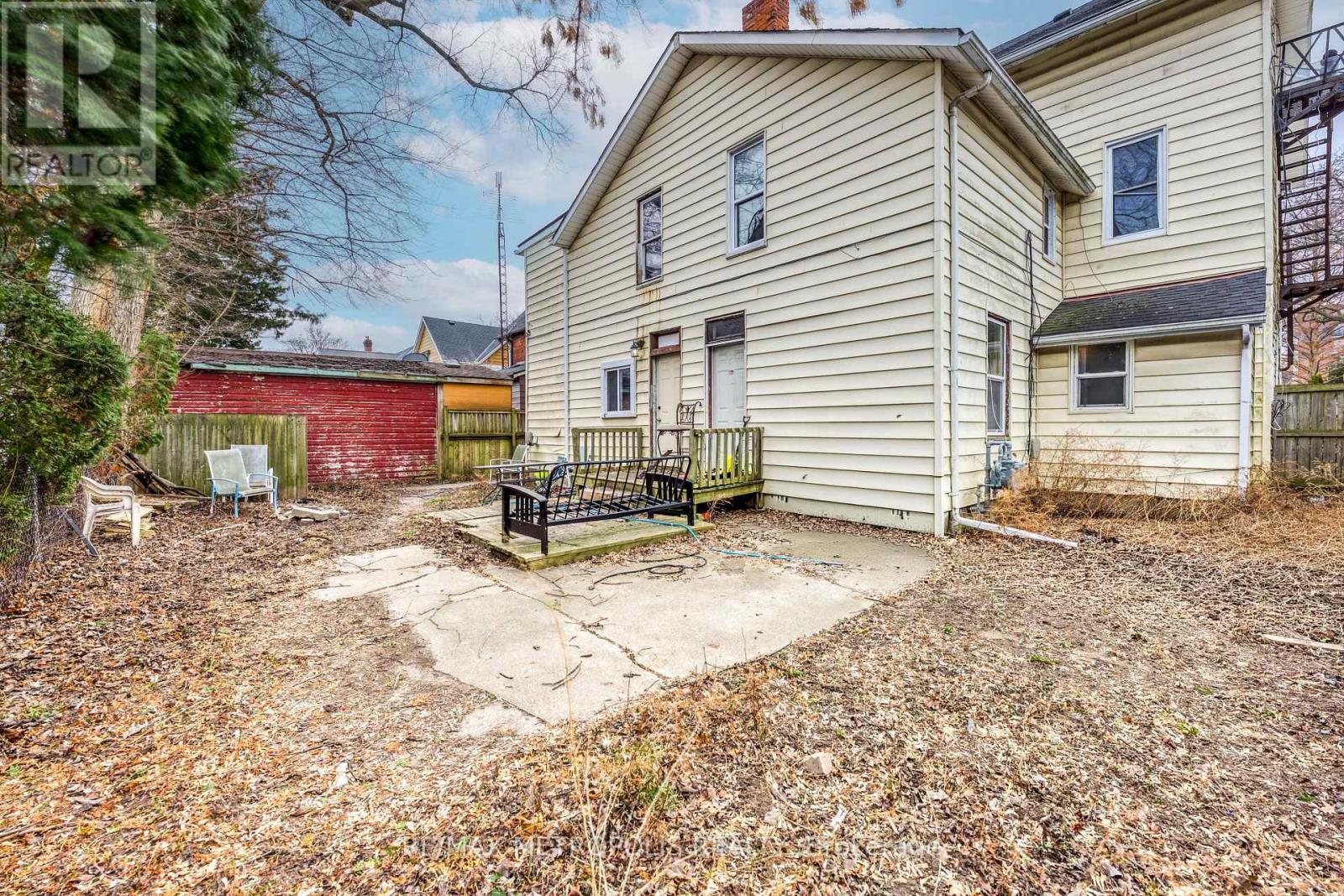 130-132 Forsyth Street S, Sarnia, Ontario  N7T 3A7 - Photo 3 - X12924850