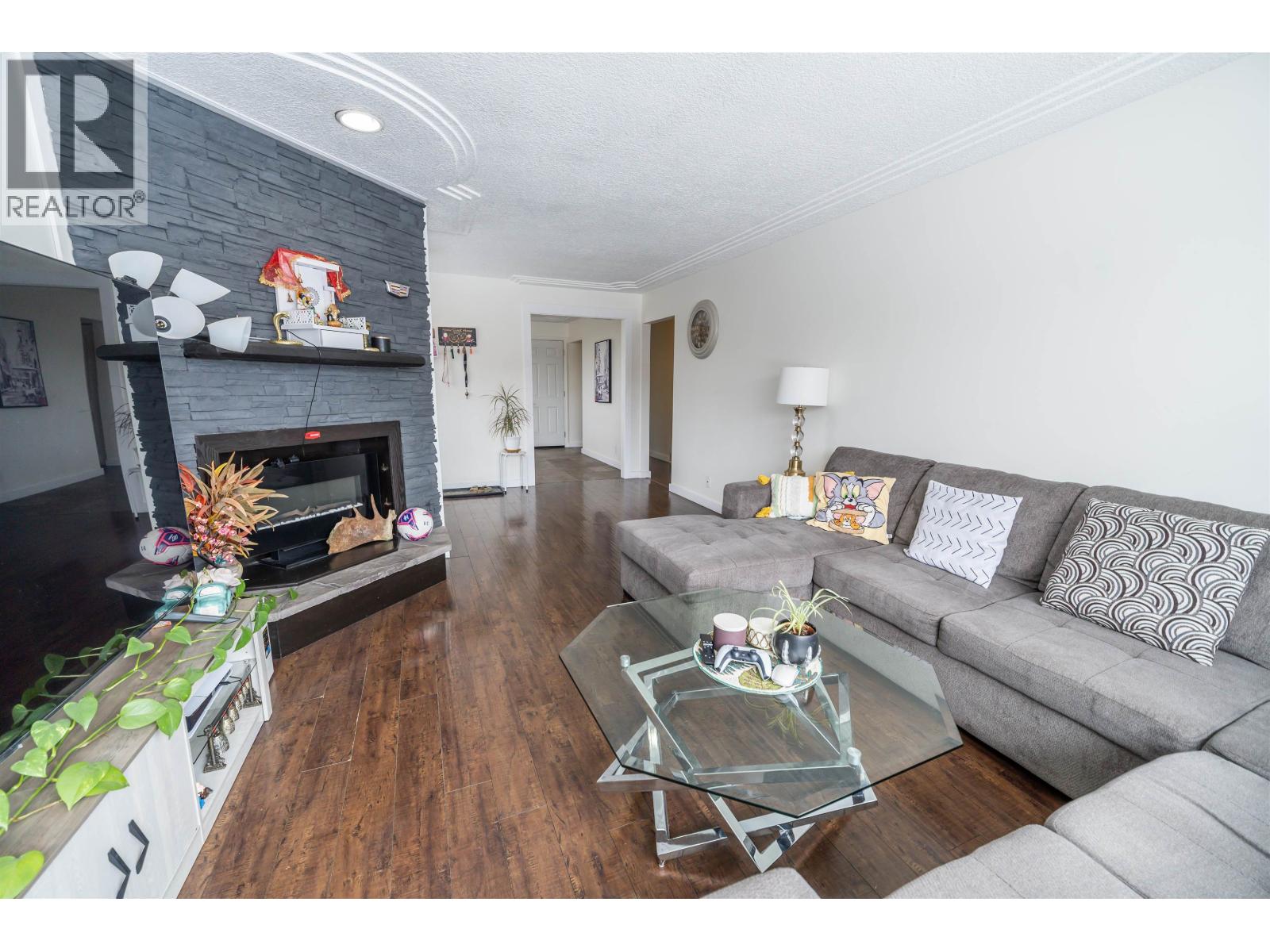 10216 103 Avenue, Fort St. John, British Columbia  V1J 2H8 - Photo 11 - R3104050