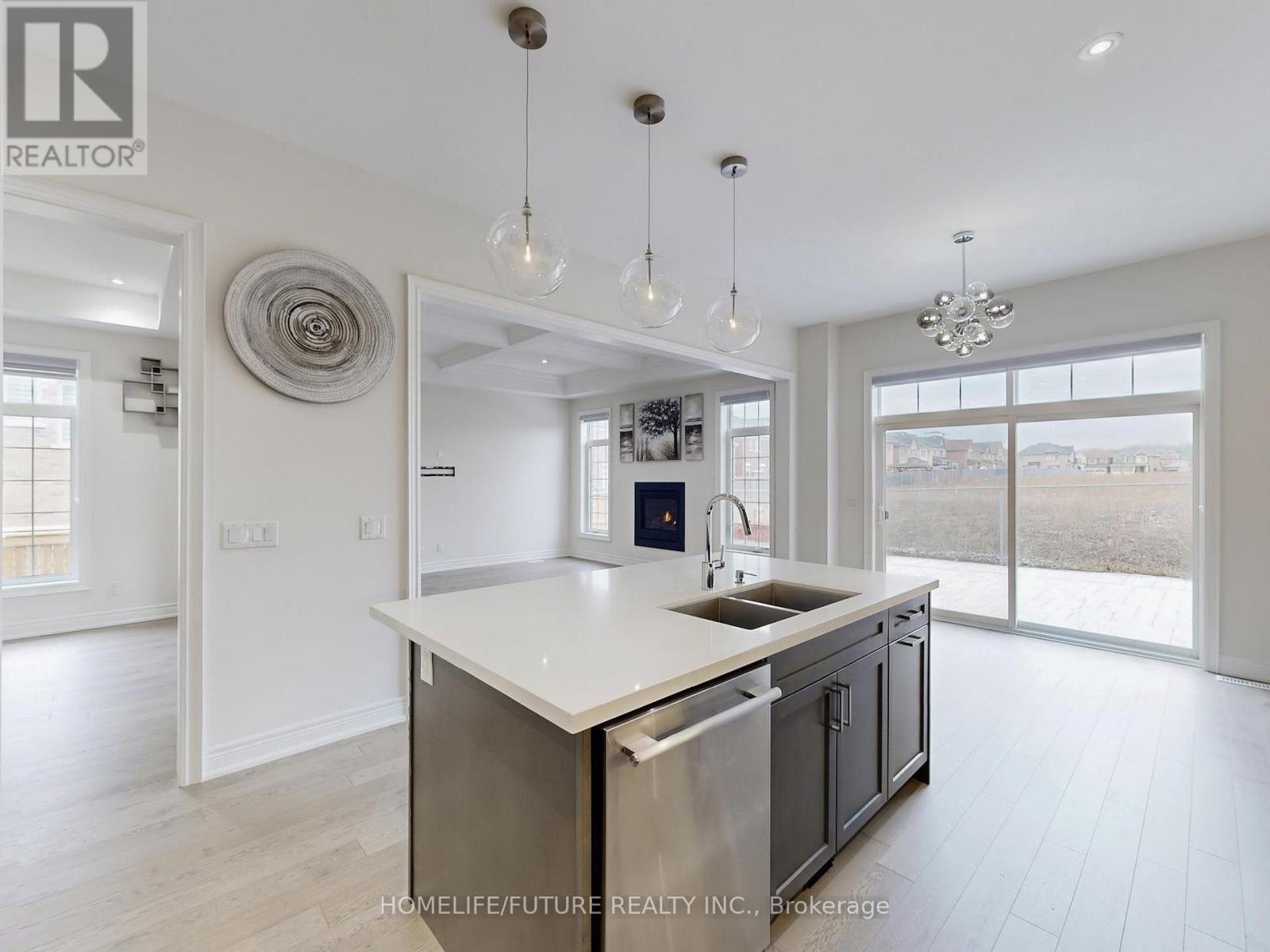 62 Christine Elliott Avenue, Whitby, Ontario  L1P 0E1 - Photo 15 - E12931206