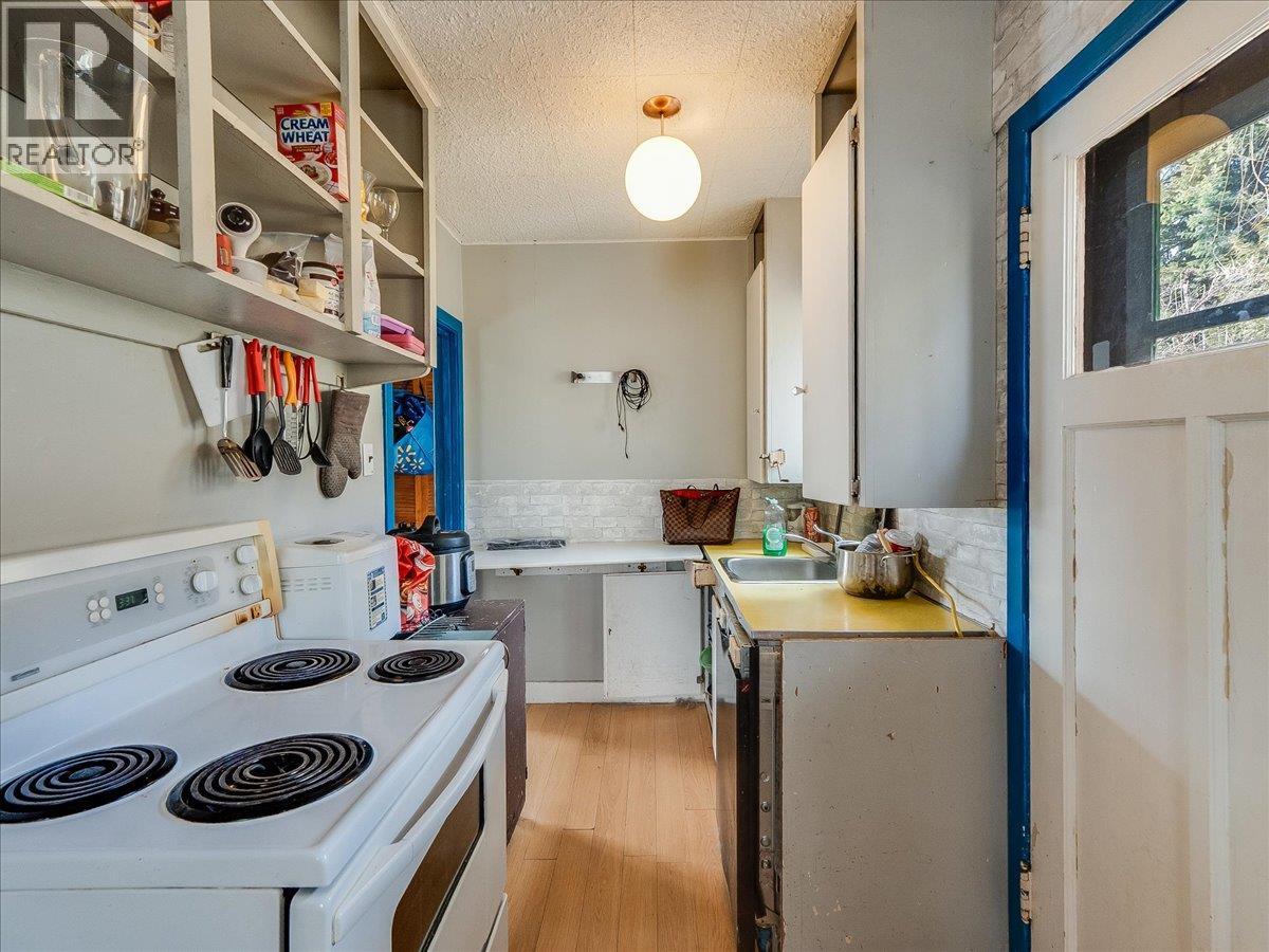 2150 Thompson Avenue, Rossland, British Columbia  V0G 1Y0 - Photo 12 - 10380851