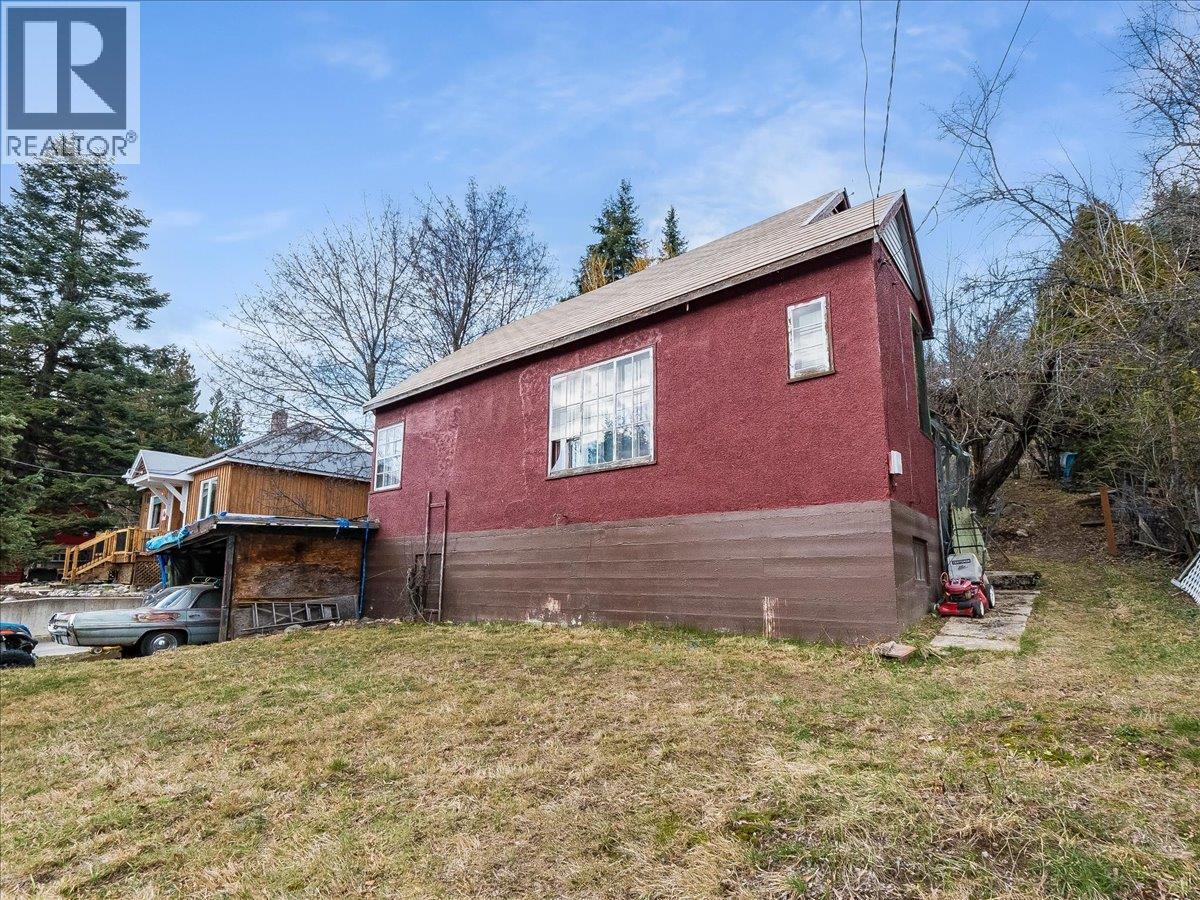 2150 Thompson Avenue, Rossland, British Columbia  V0G 1Y0 - Photo 2 - 10380851